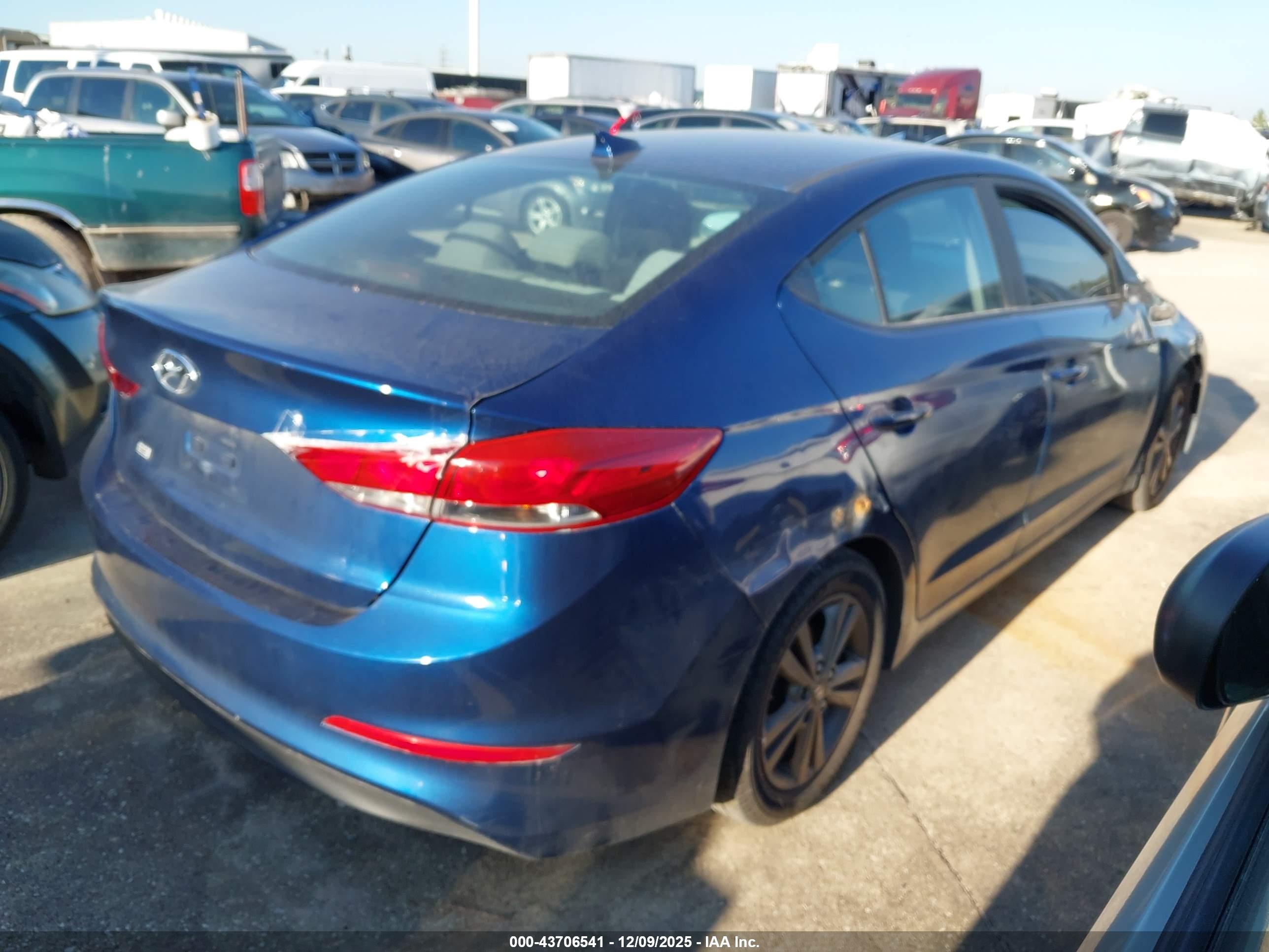 HYUNDAI ELANTRA image 4