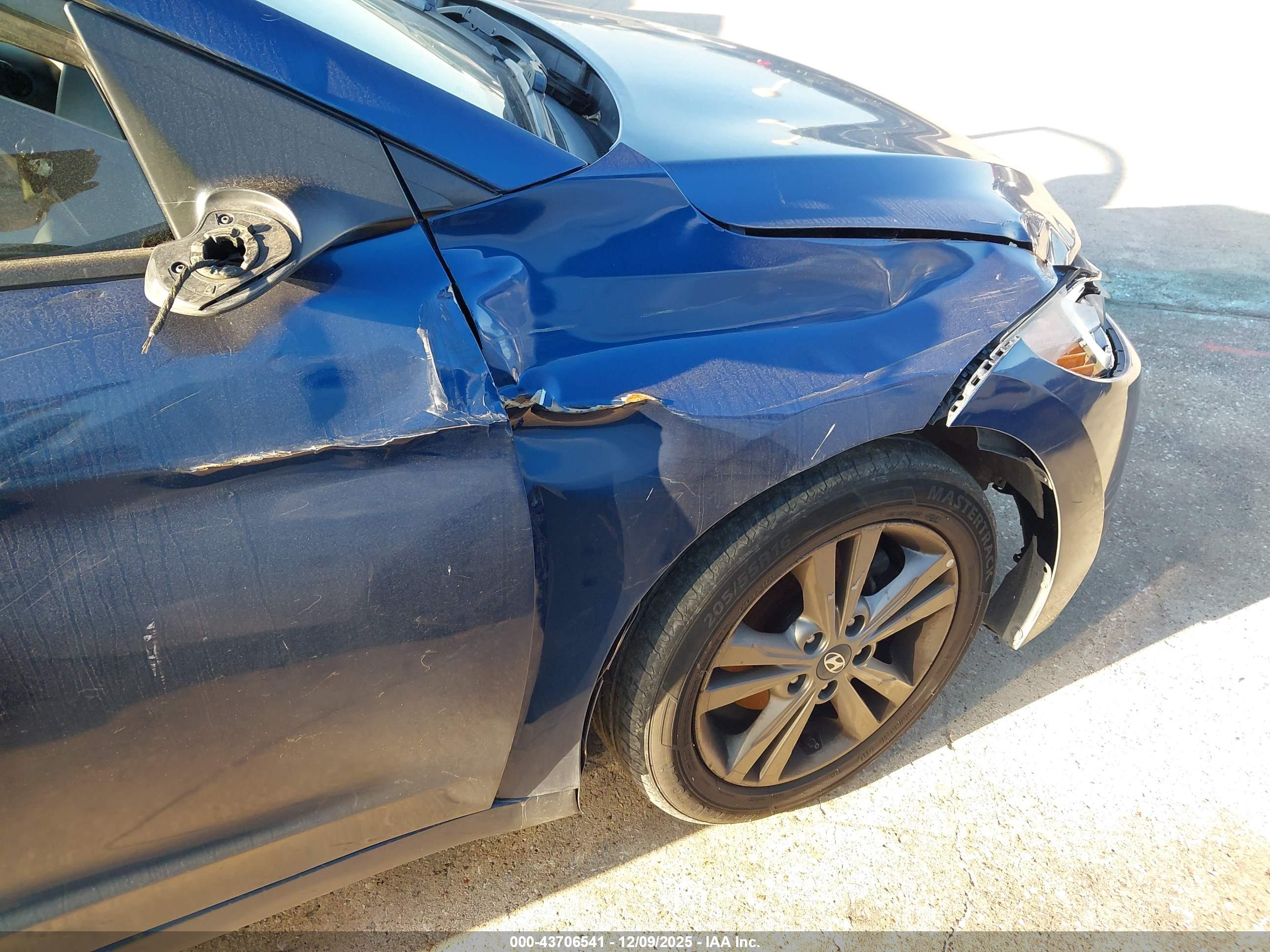 HYUNDAI ELANTRA image 6