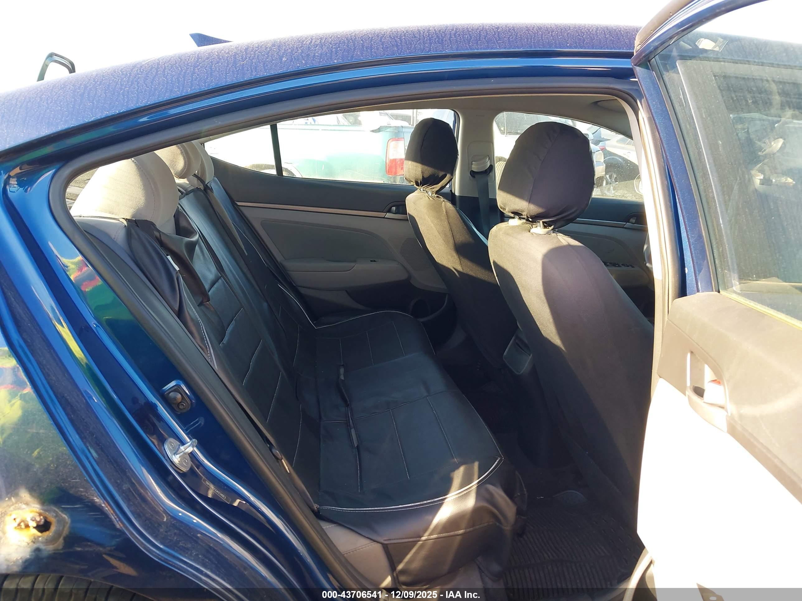 HYUNDAI ELANTRA image 8