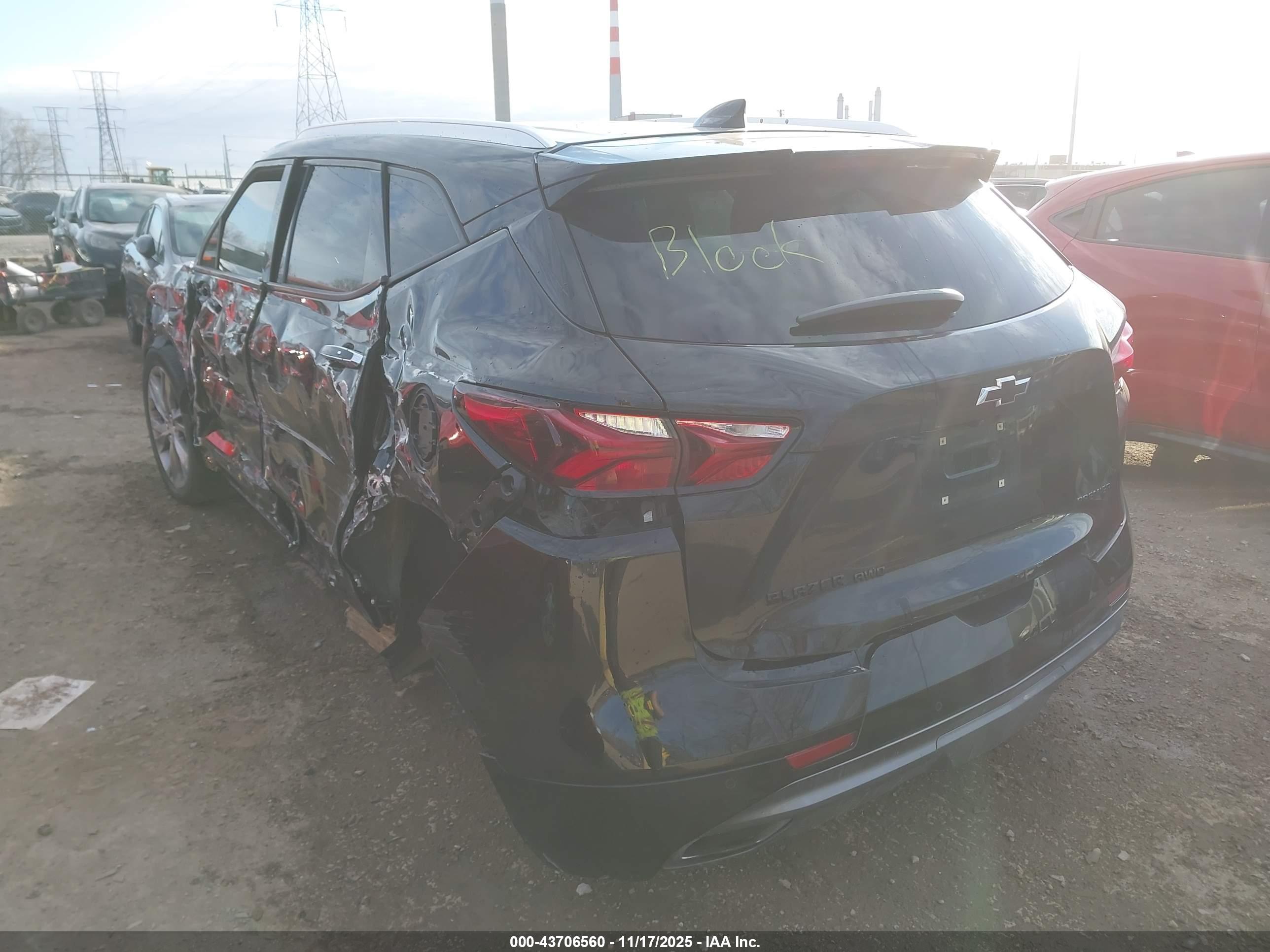 CHEVROLET BLAZER image 3