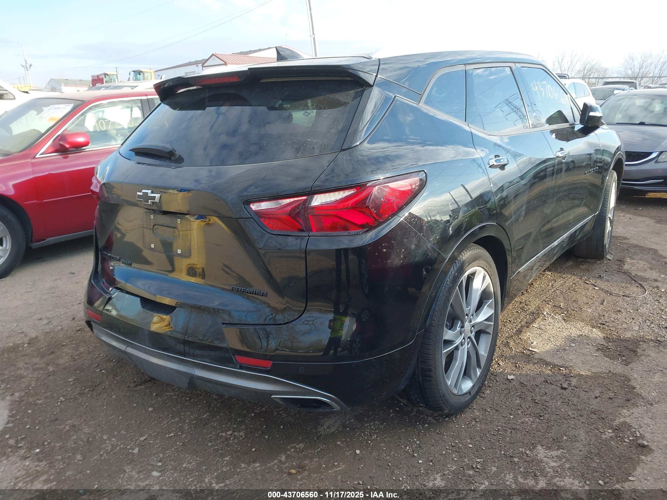 CHEVROLET BLAZER image 4