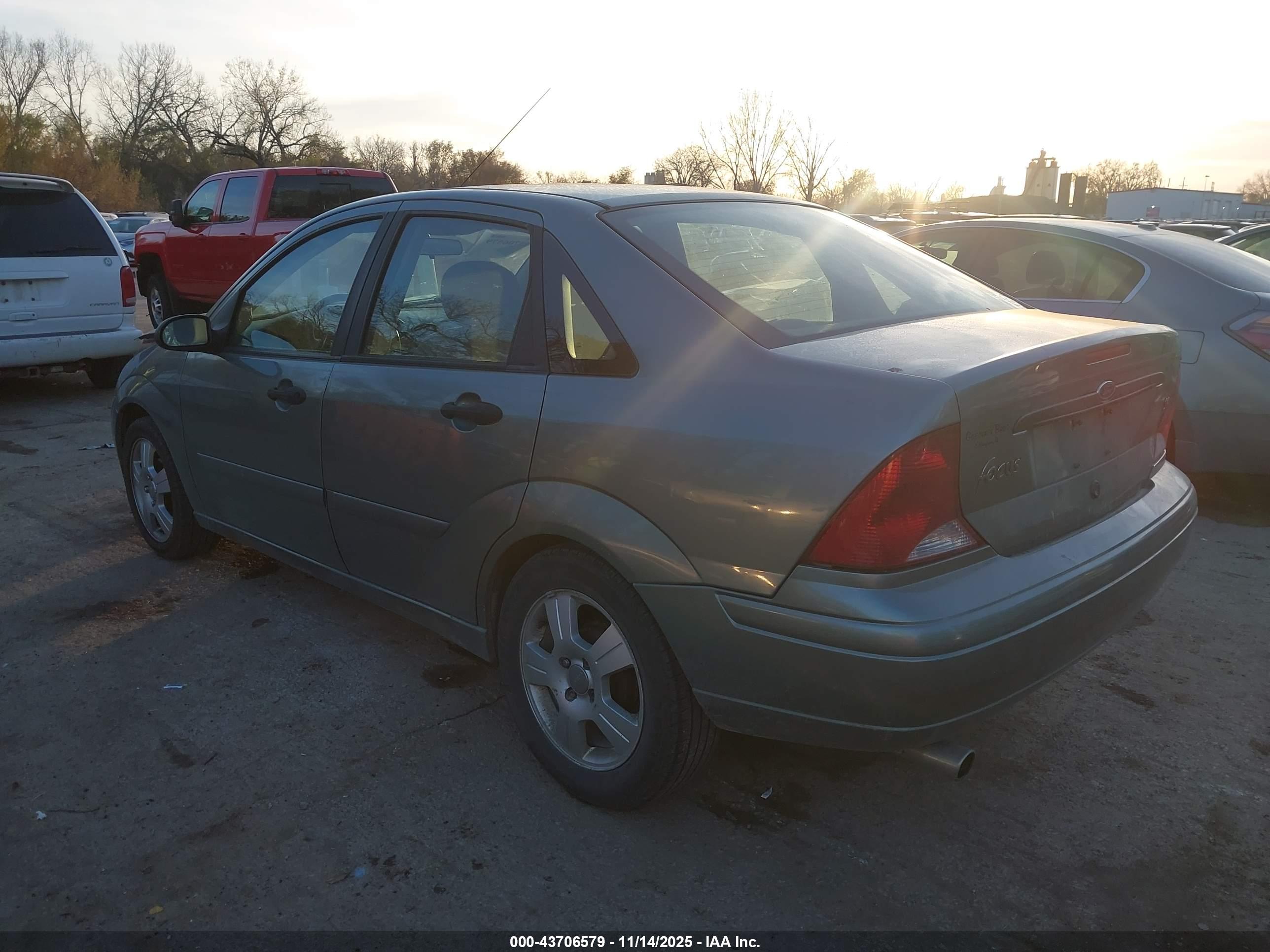 FORD FOCUS image 3