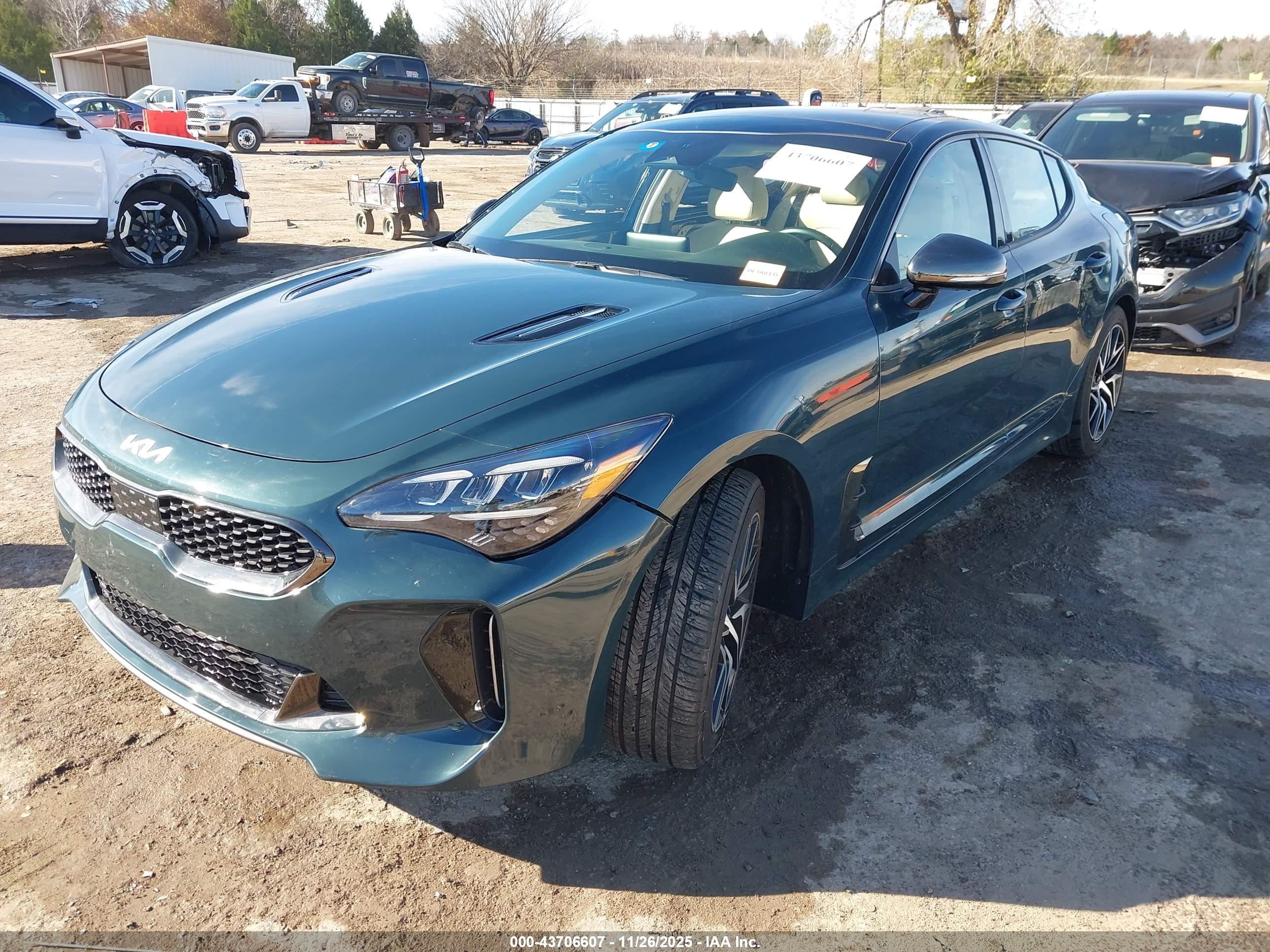 KIA STINGER image 2