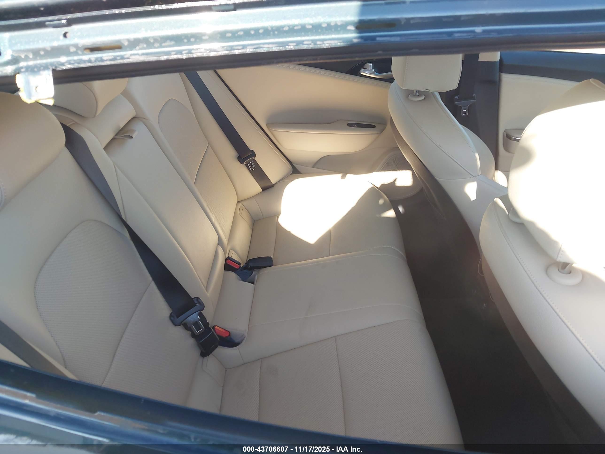 KIA STINGER image 8