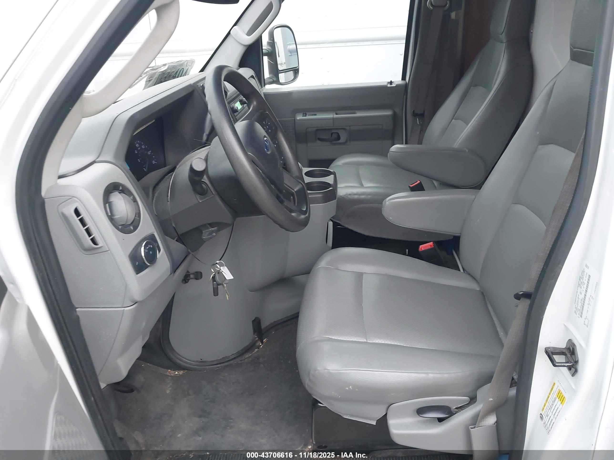 FORD E-350 image 7