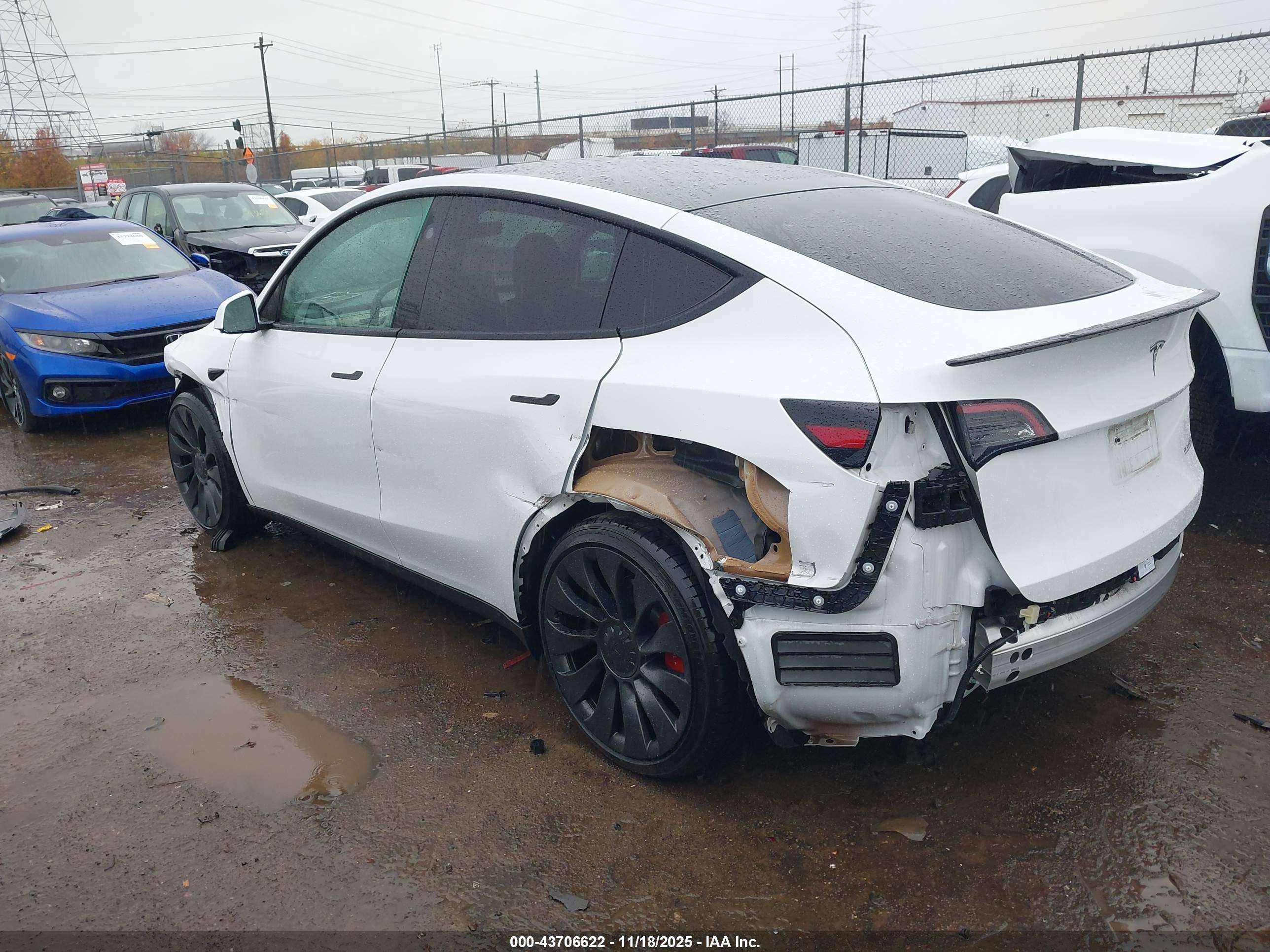 TESLA MODEL image 3
