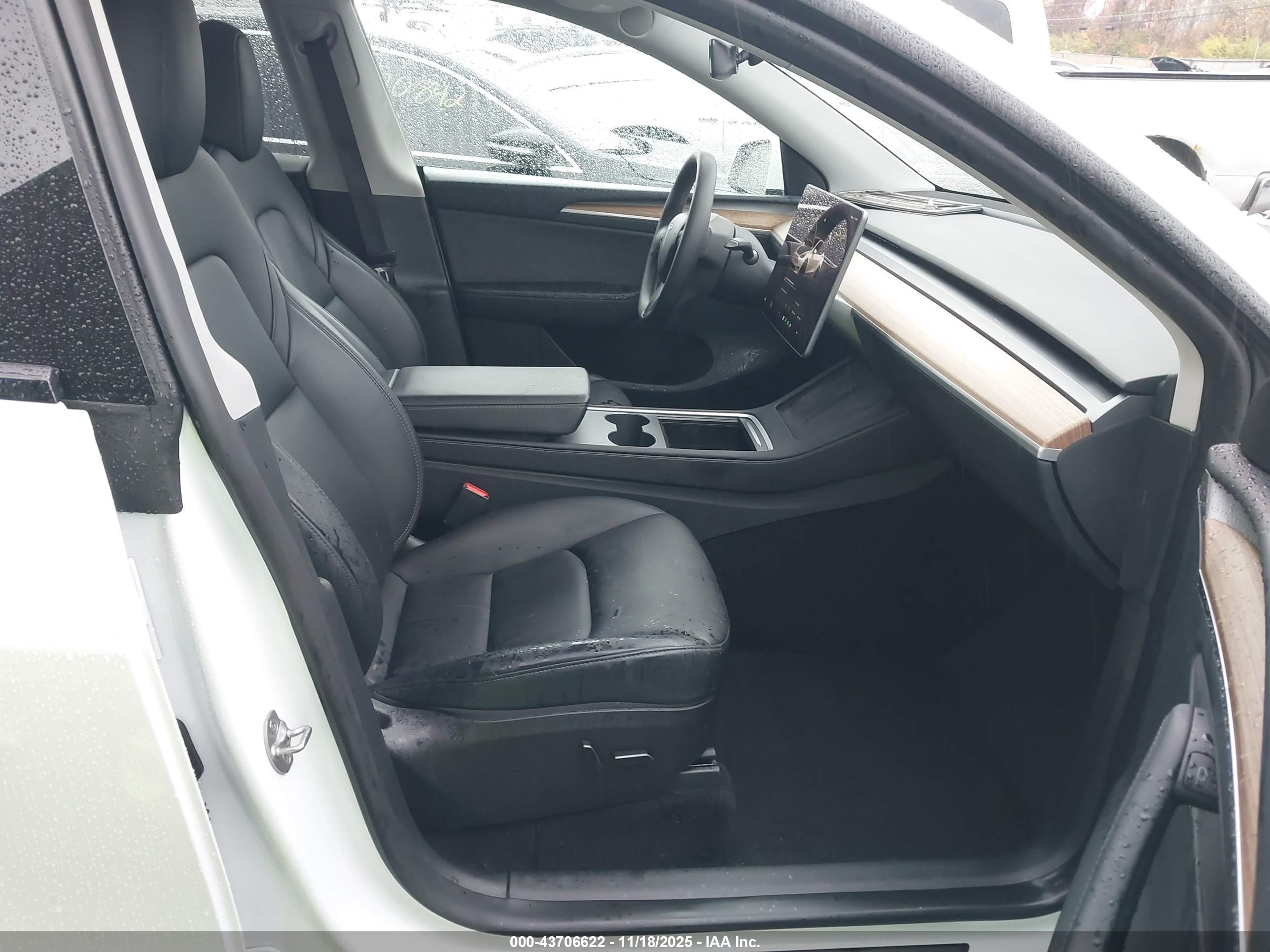 TESLA MODEL image 5