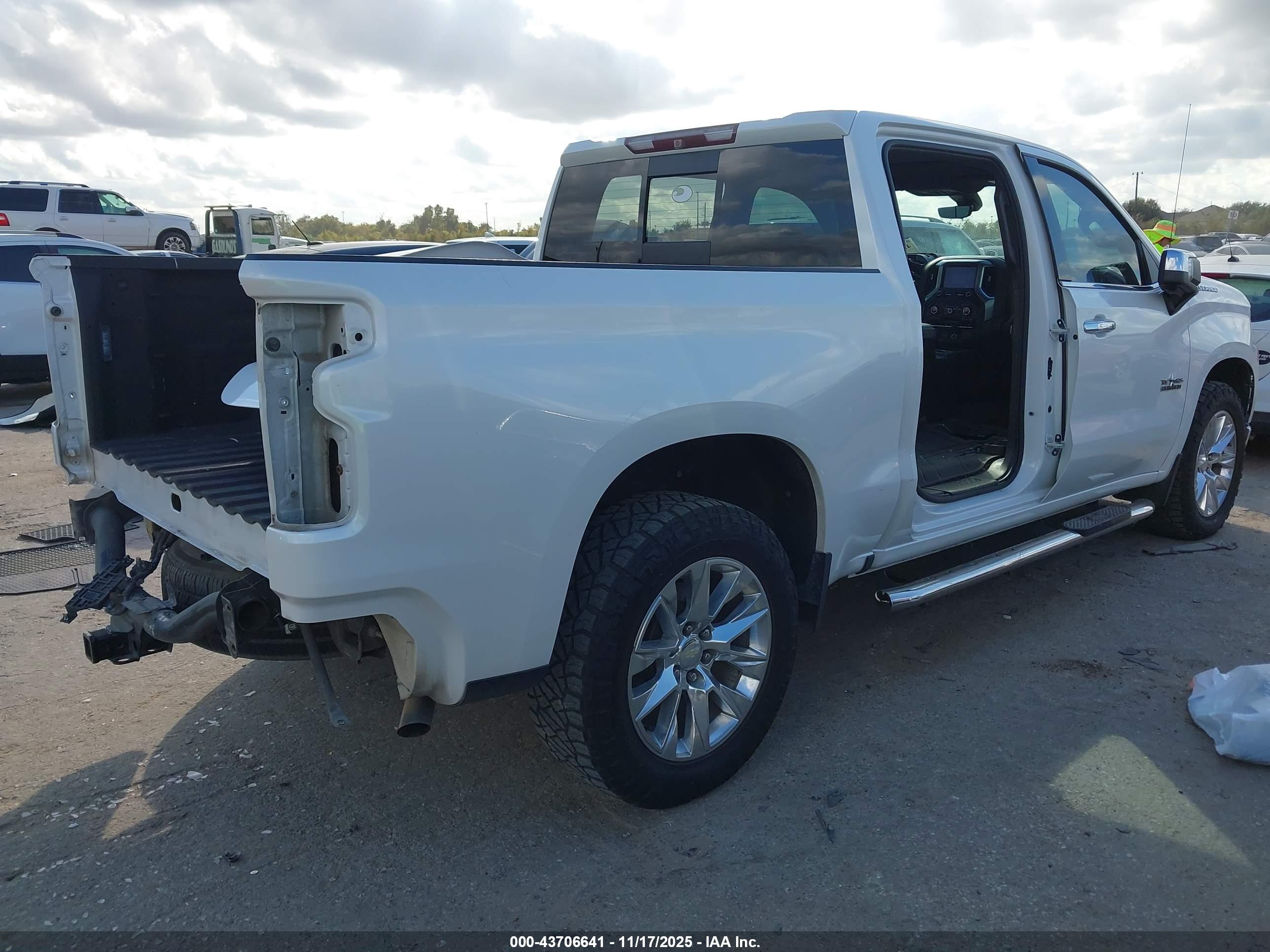 CHEVROLET SILVERADO image 4