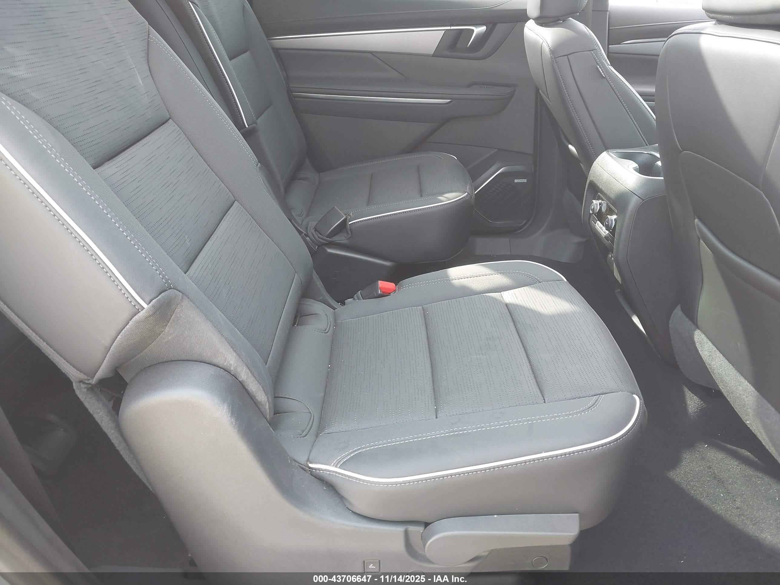 BUICK ENCLAVE image 8