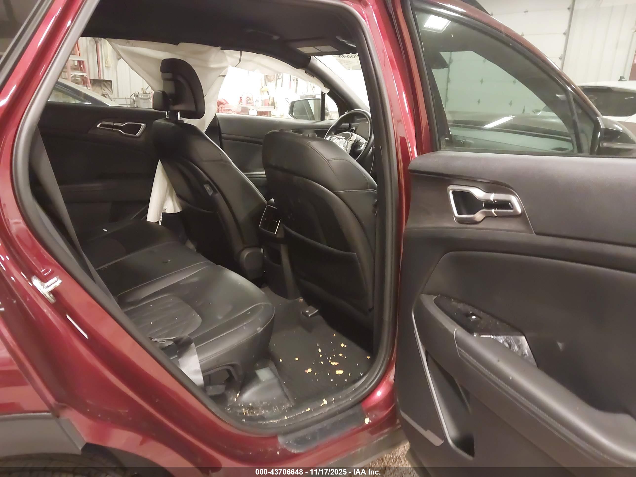 KIA SPORTAGE image 8
