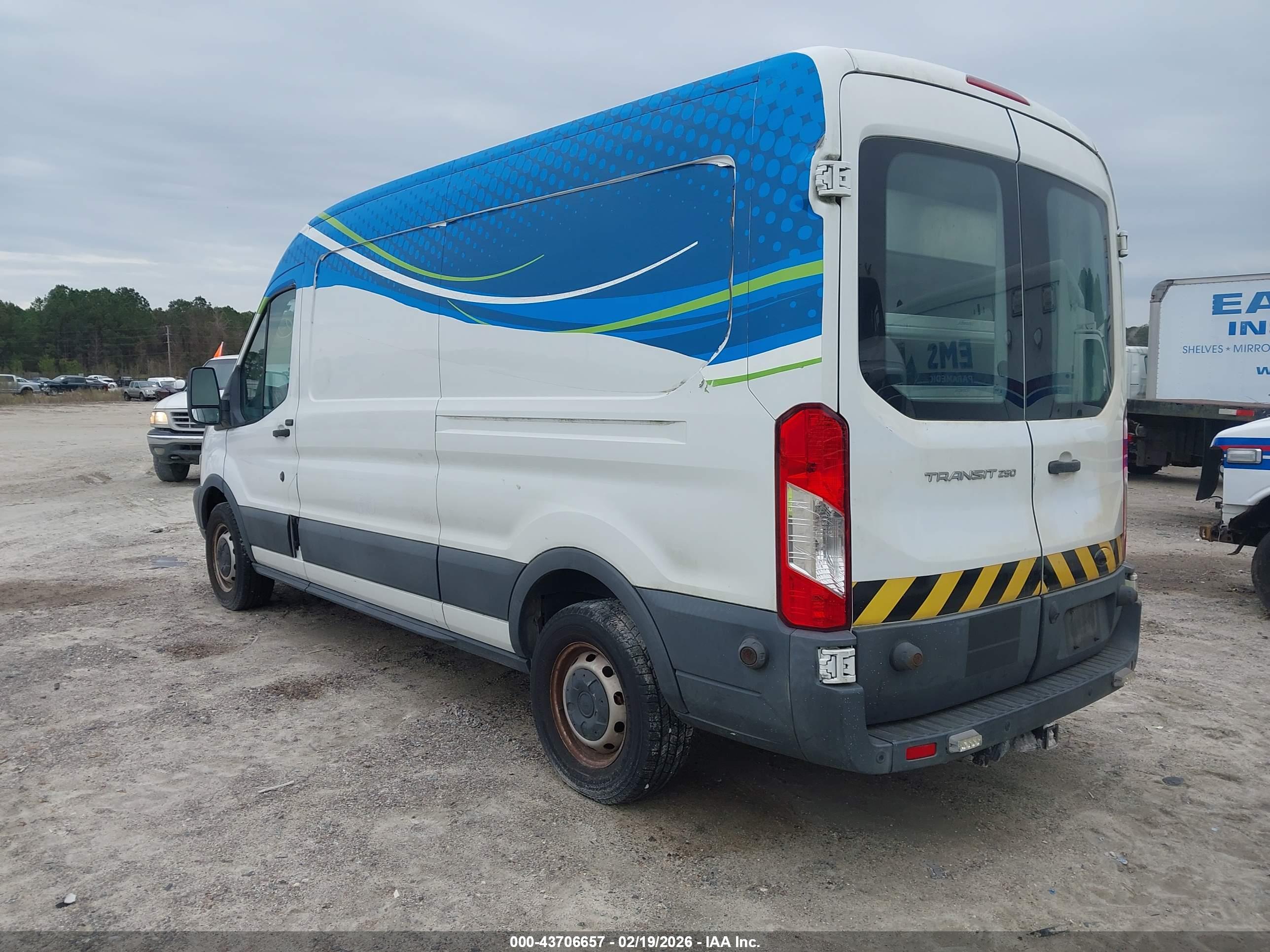 FORD TRANSIT-250 image 3