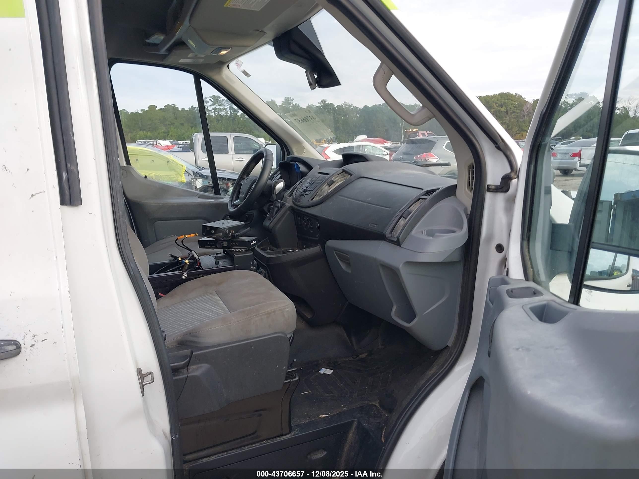 FORD TRANSIT-250 image 5