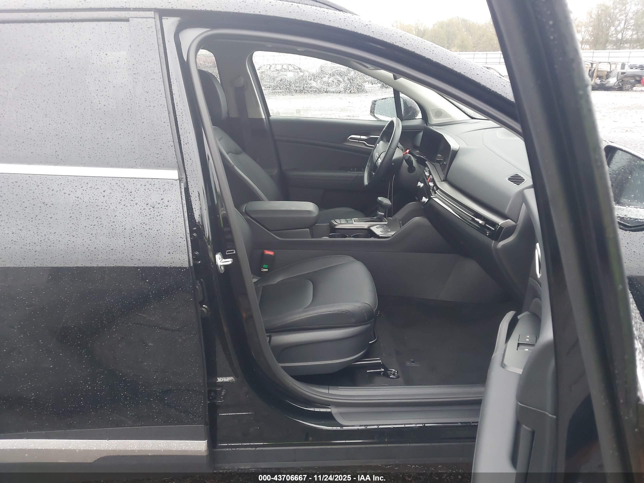 KIA SPORTAGE image 5