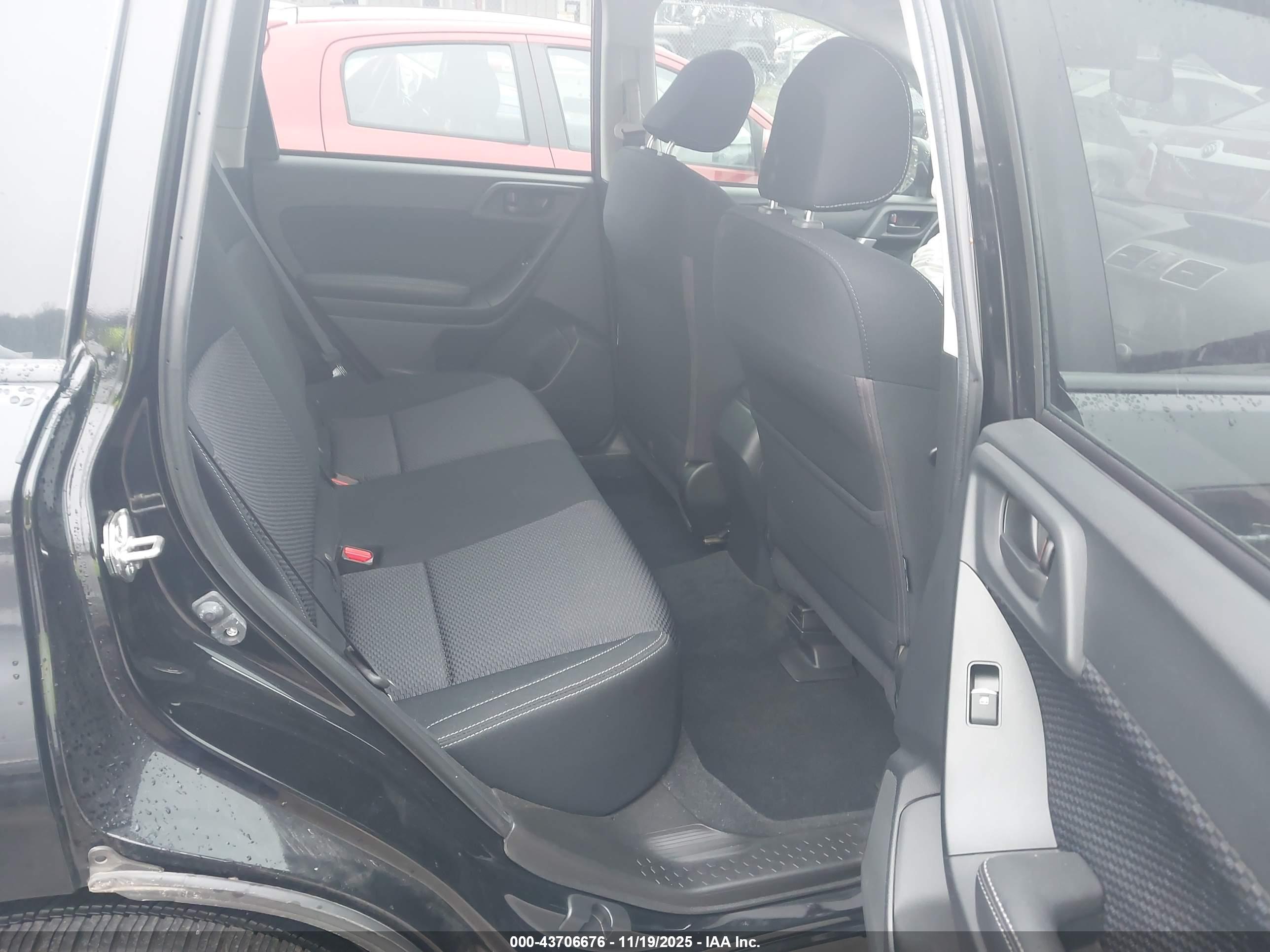 SUBARU FORESTER image 8