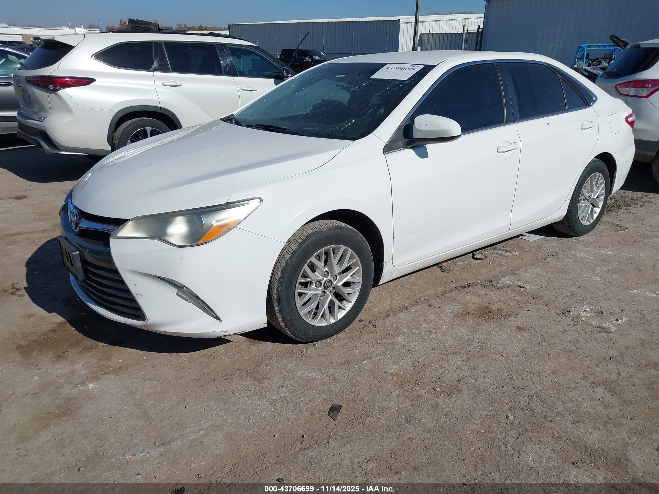 TOYOTA CAMRY image 2
