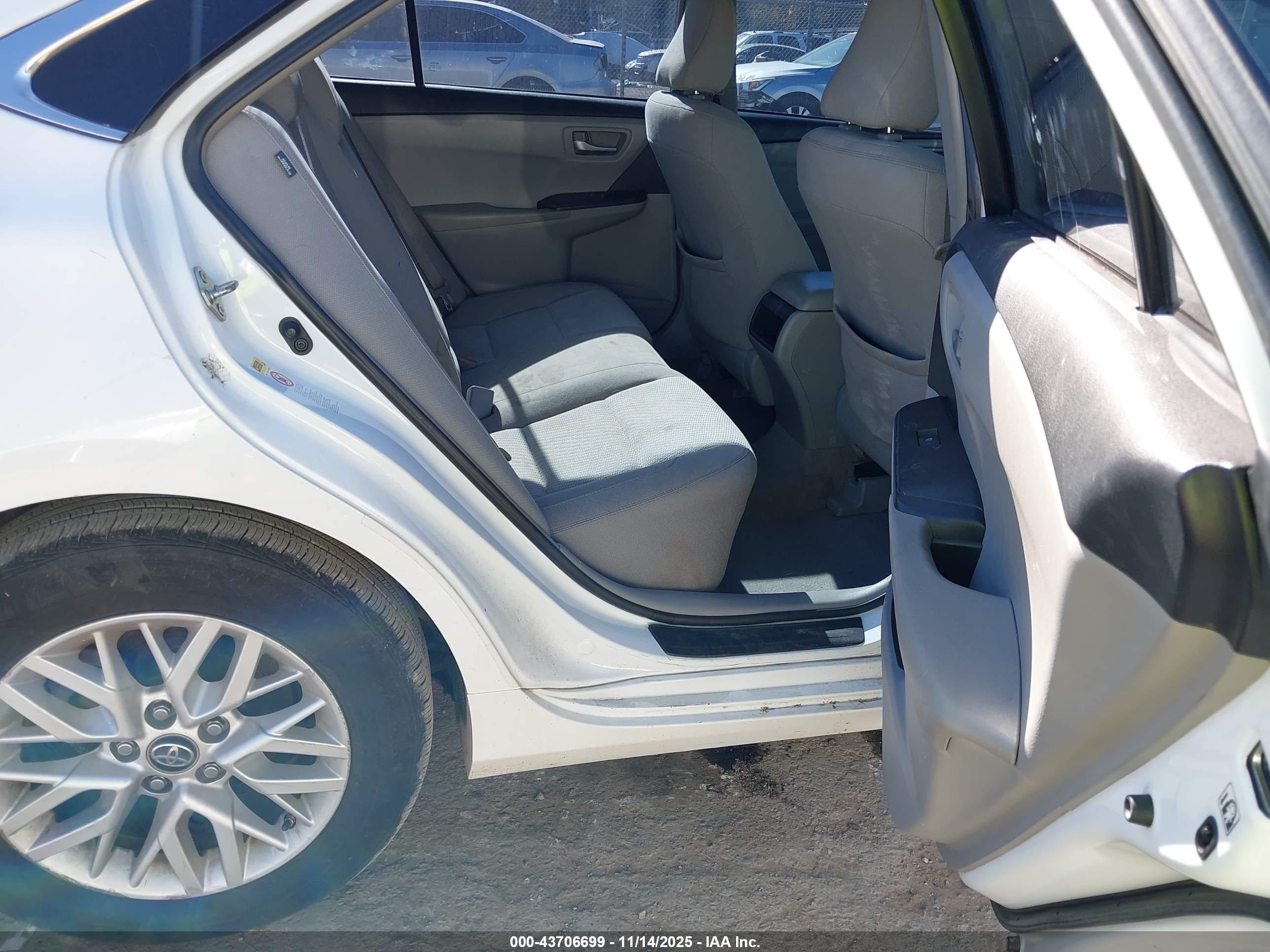 TOYOTA CAMRY image 8