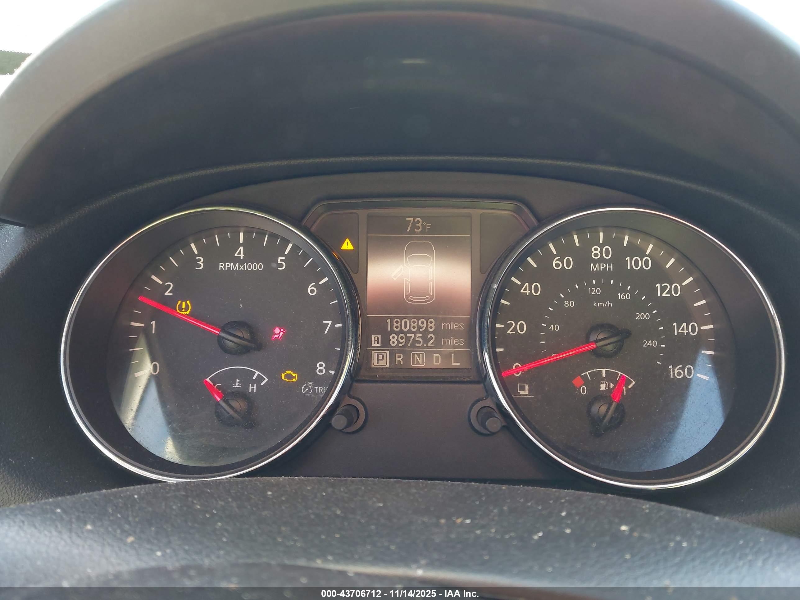 NISSAN ROGUE image 7