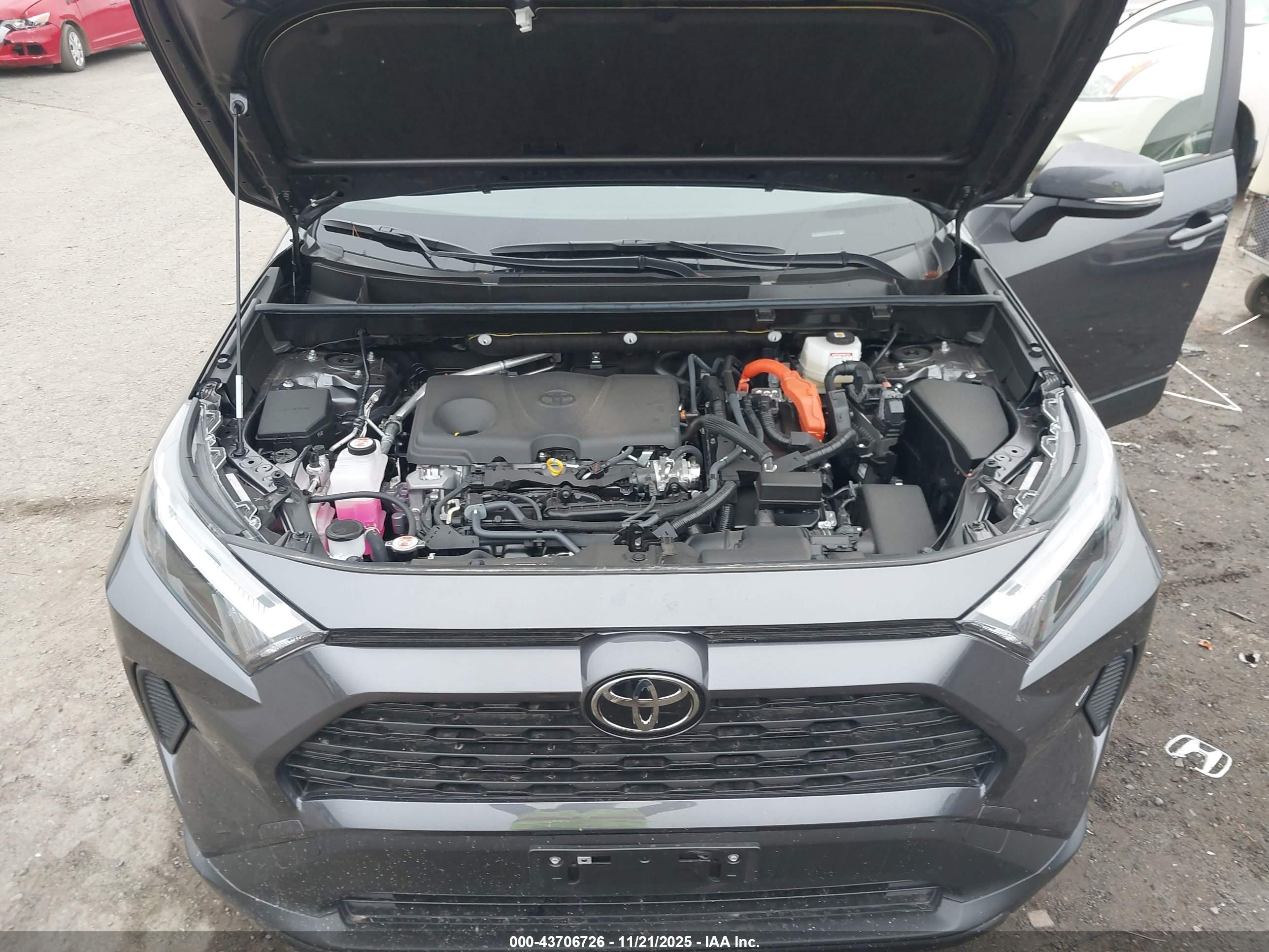 TOYOTA RAV4 image 10