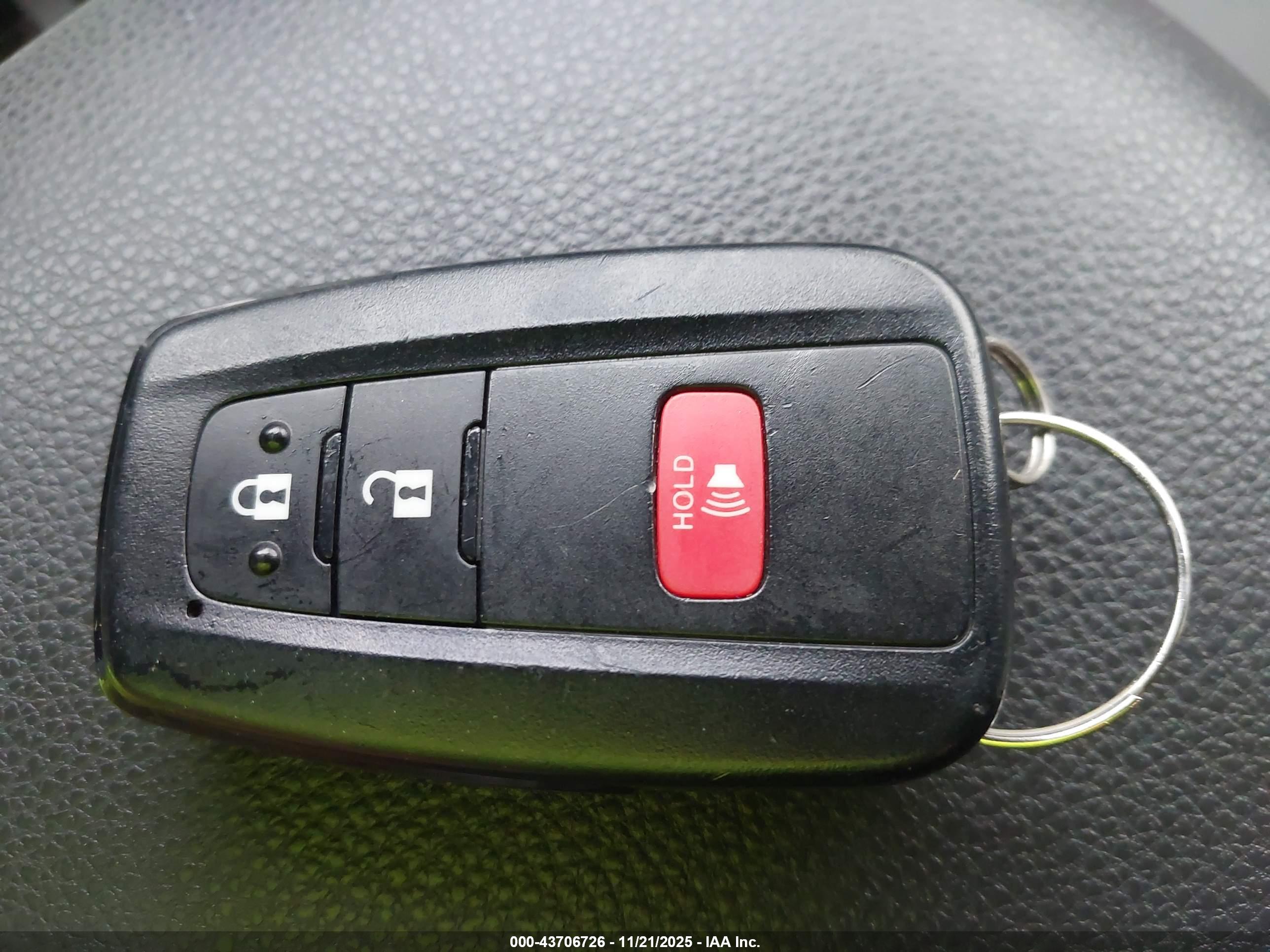 TOYOTA RAV4 image 11