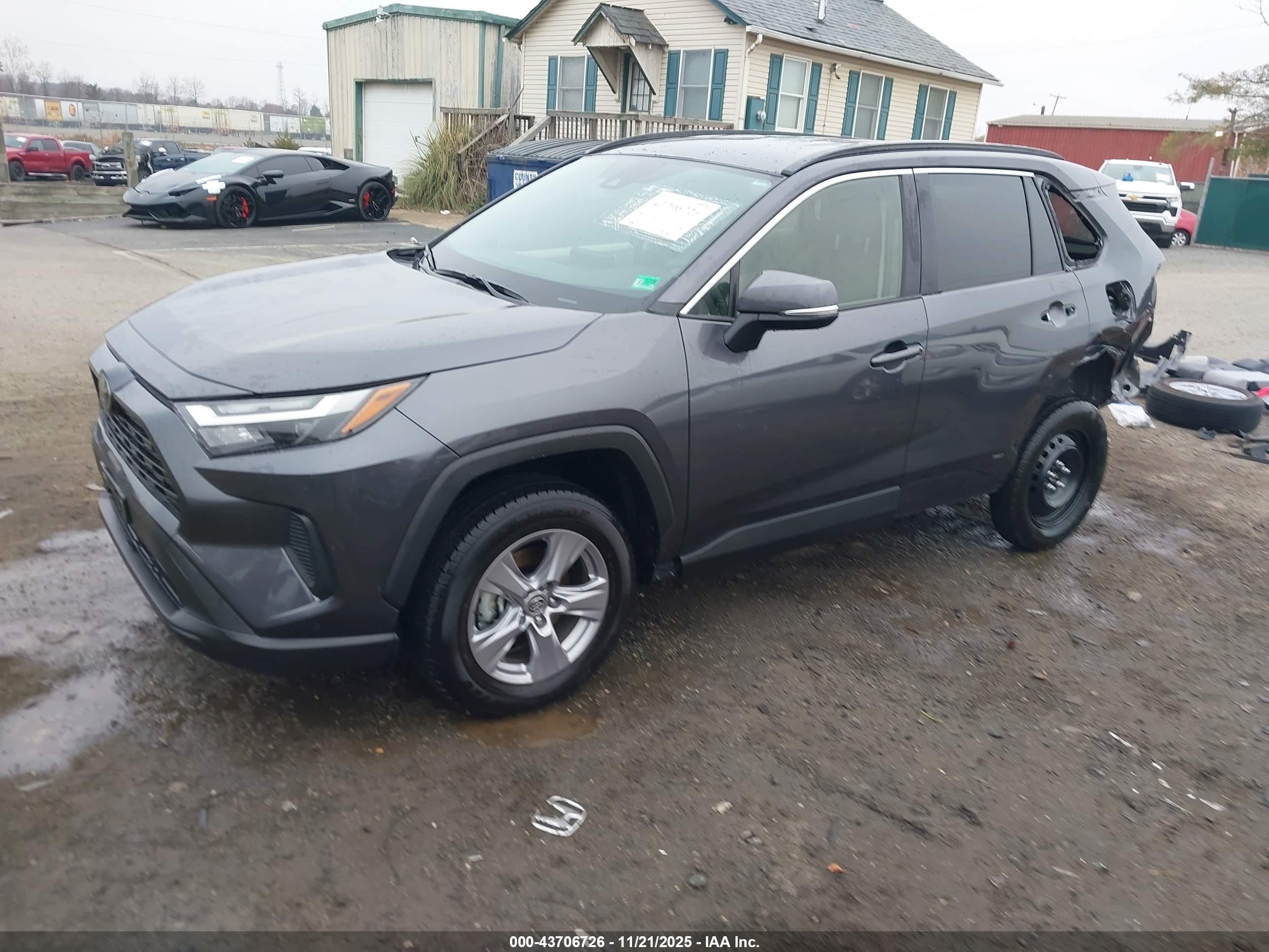 TOYOTA RAV4 image 2