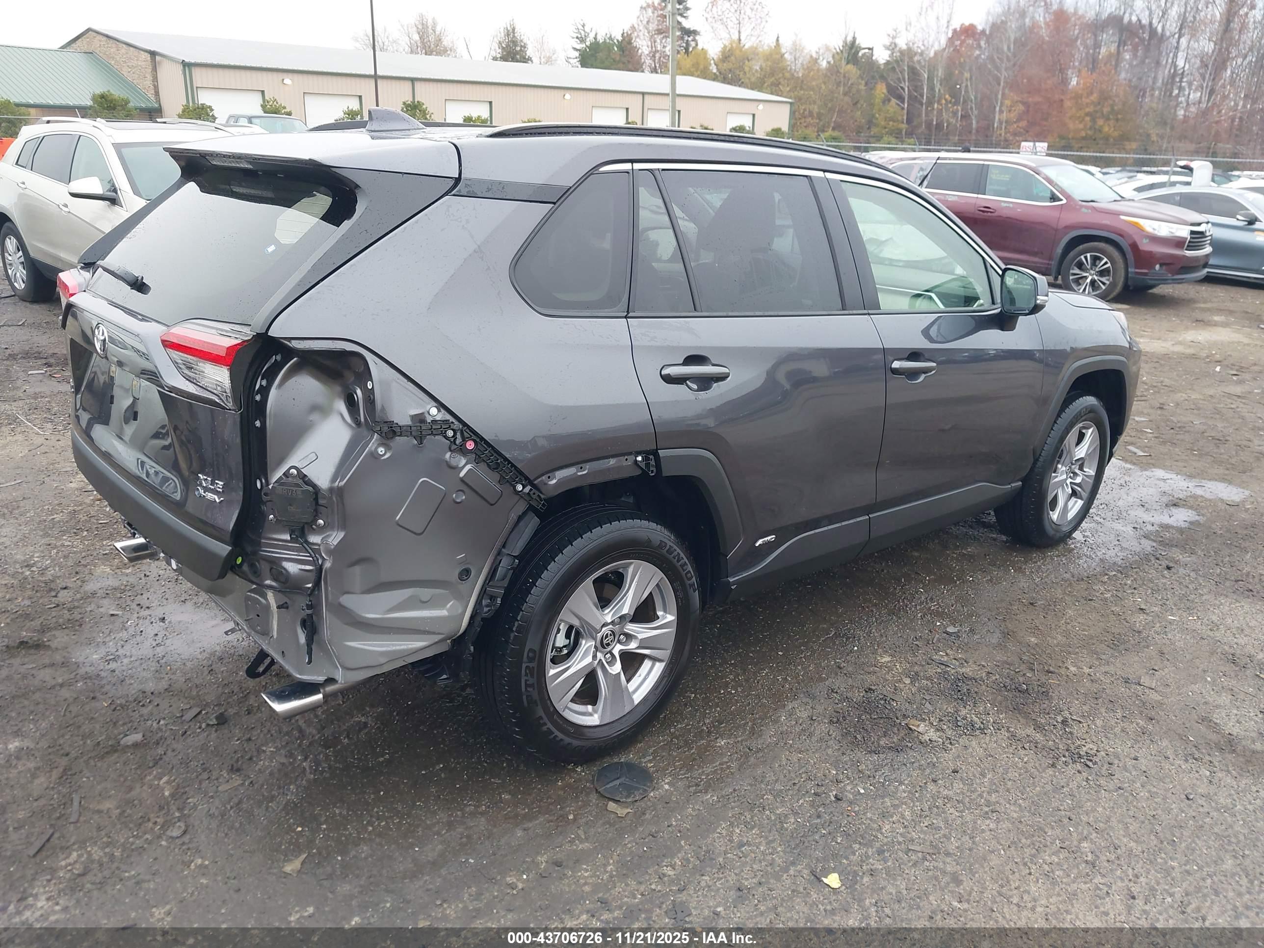 TOYOTA RAV4 image 4