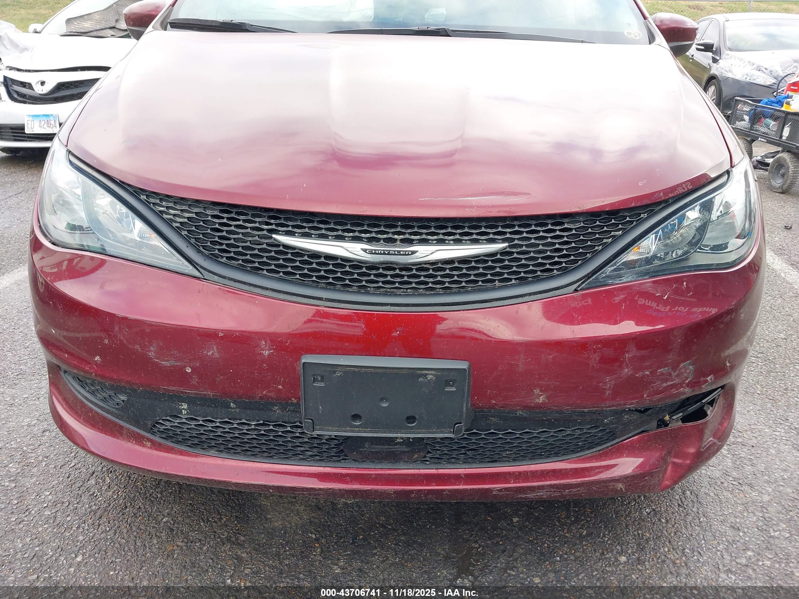 CHRYSLER VOYAGER image 6