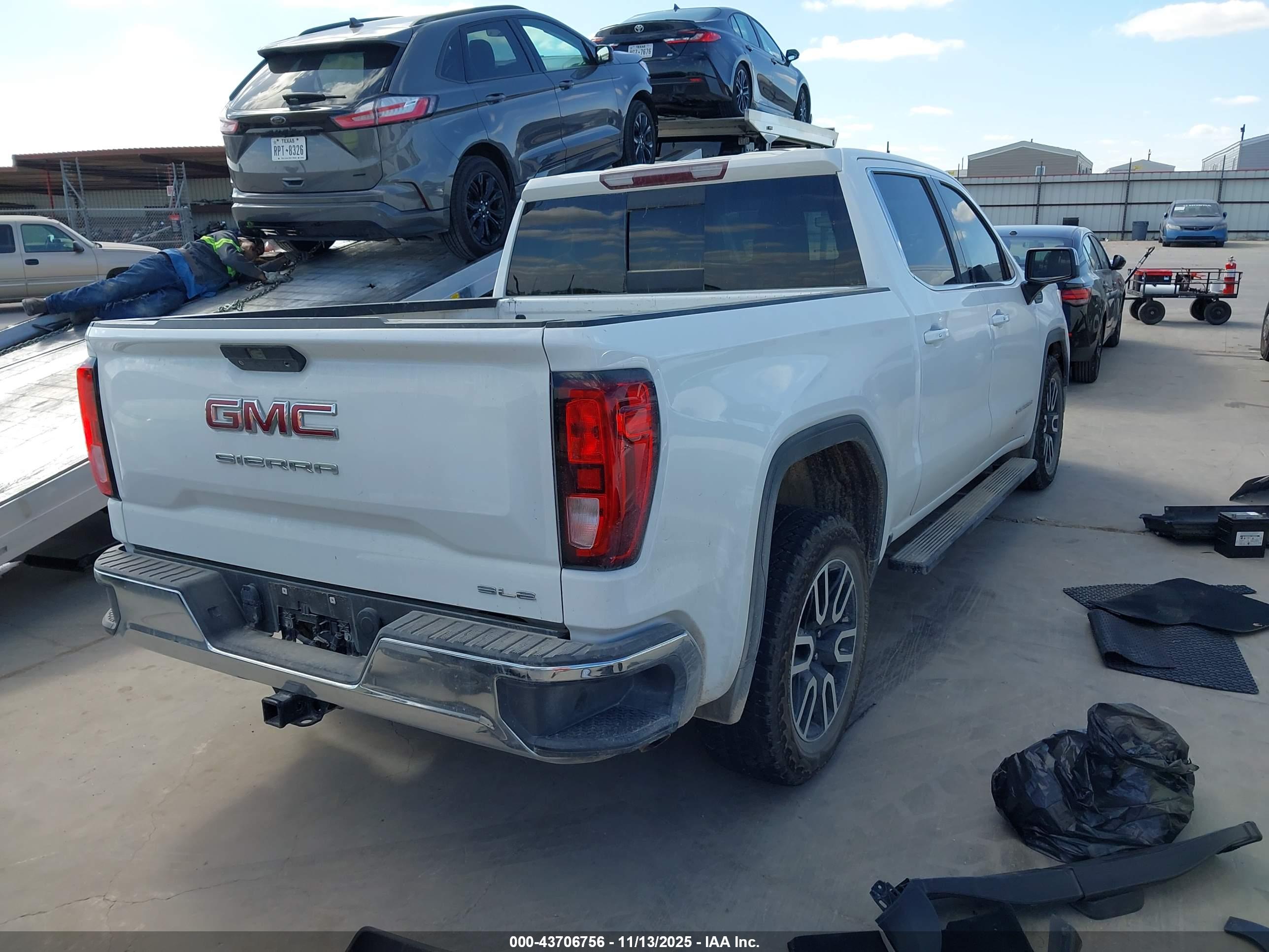 GMC SIERRA image 4