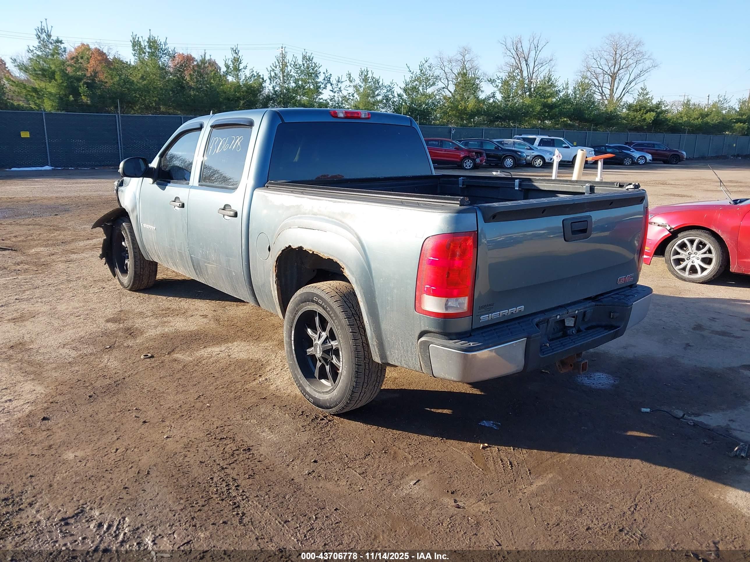 GMC SIERRA image 3