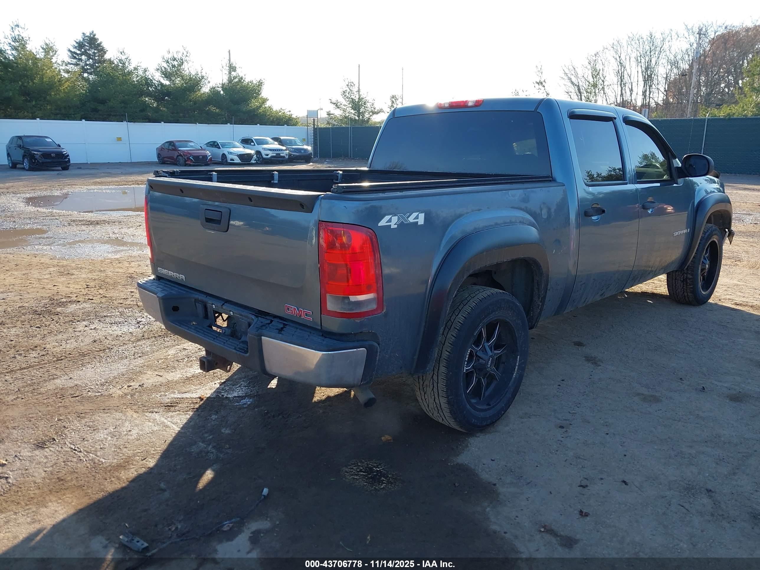 GMC SIERRA image 4
