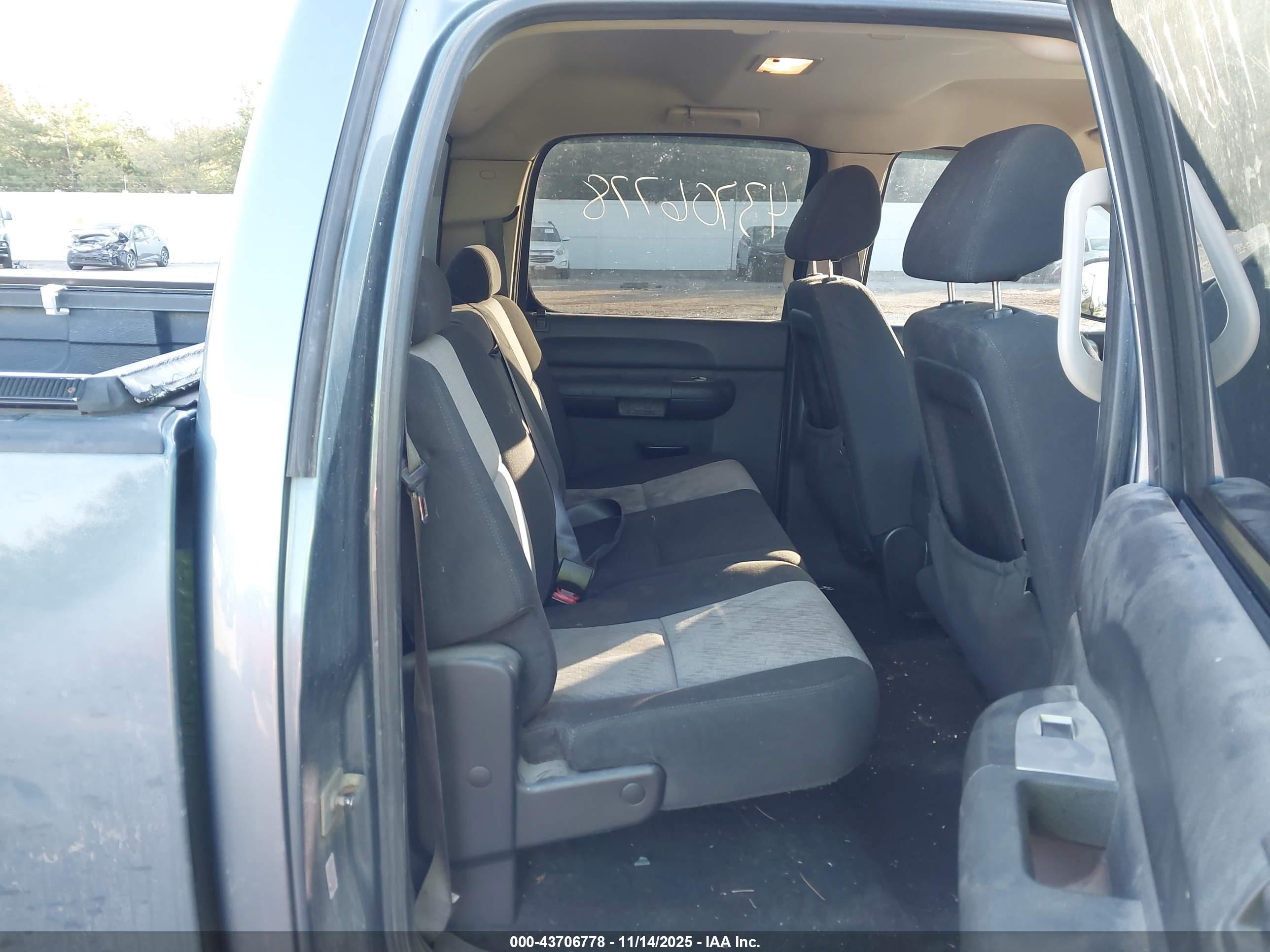 GMC SIERRA image 8