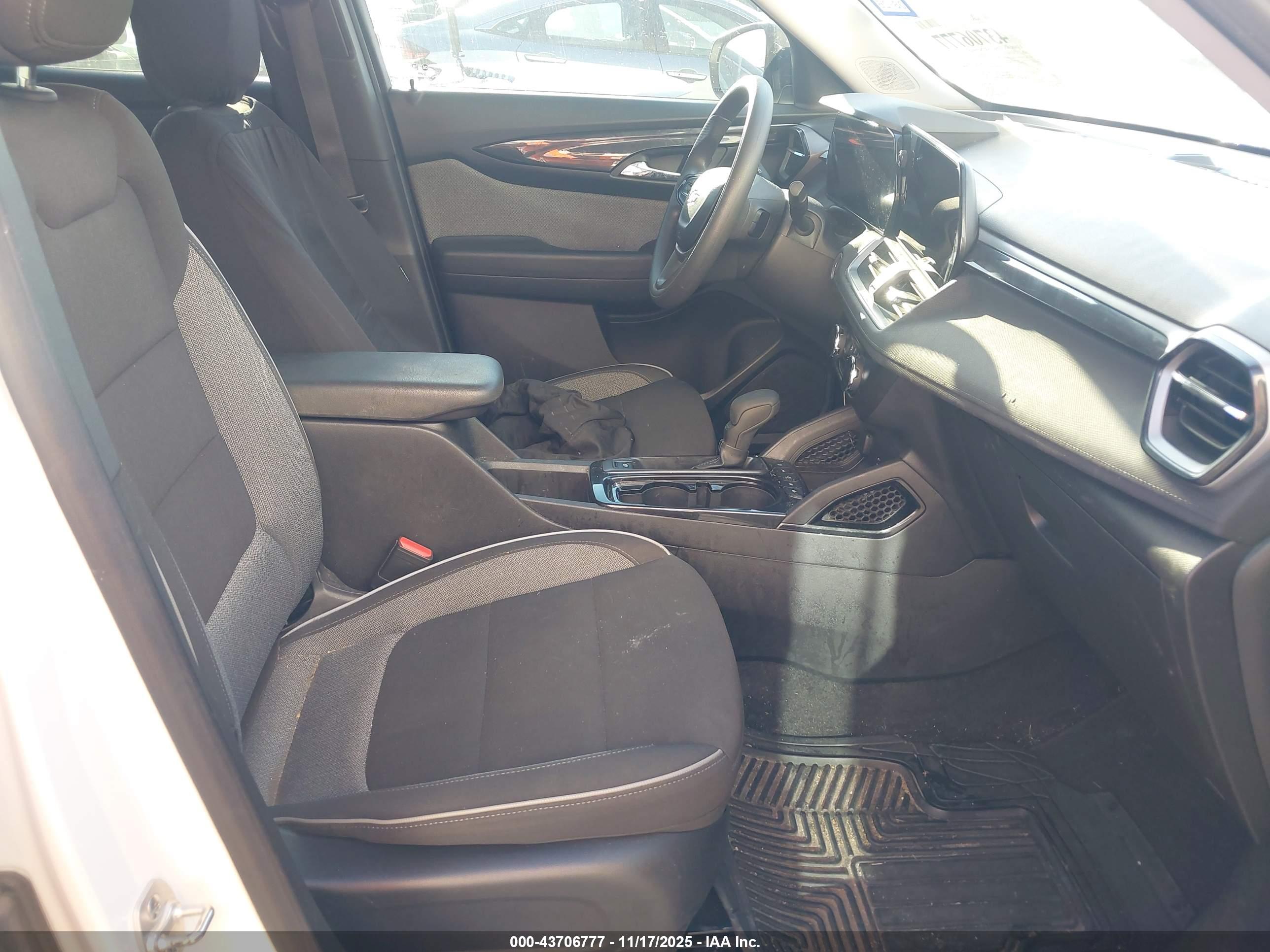 CHEVROLET TRAILBLAZER image 5