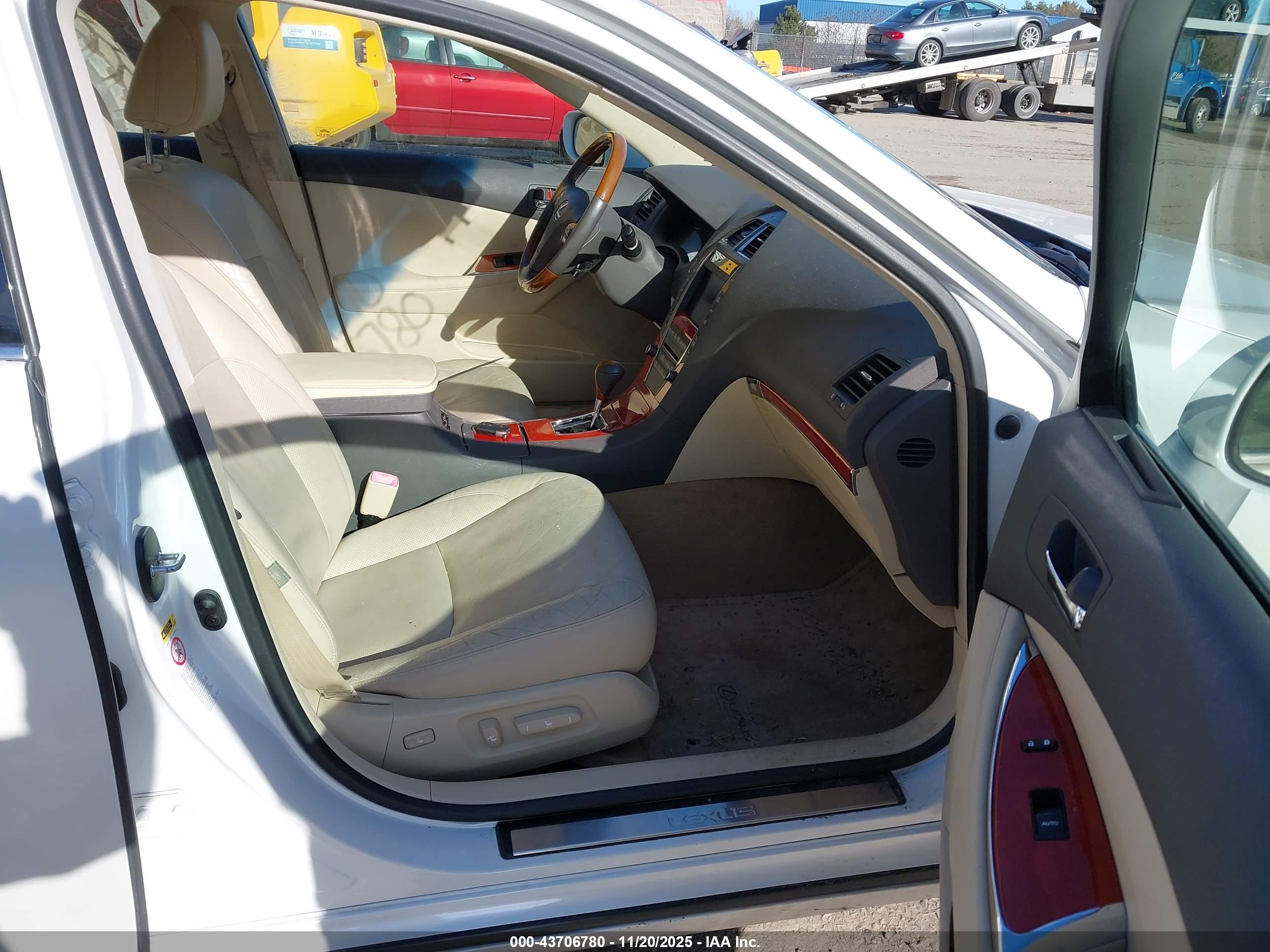 LEXUS ES image 5
