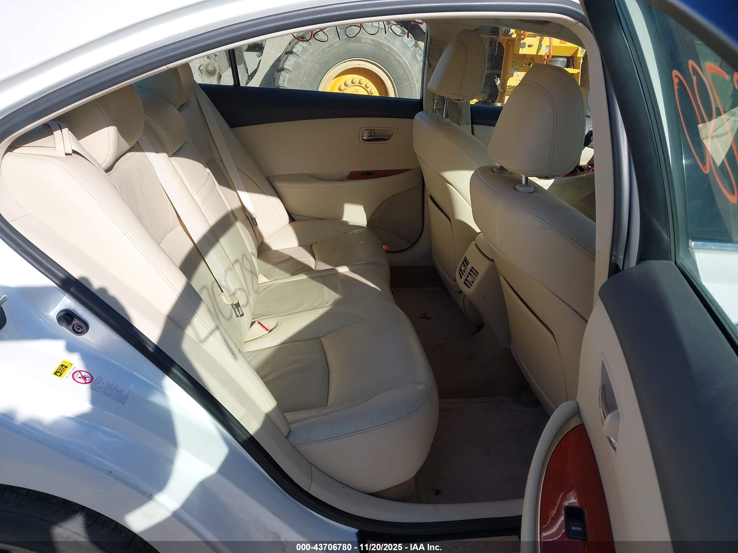 LEXUS ES image 8