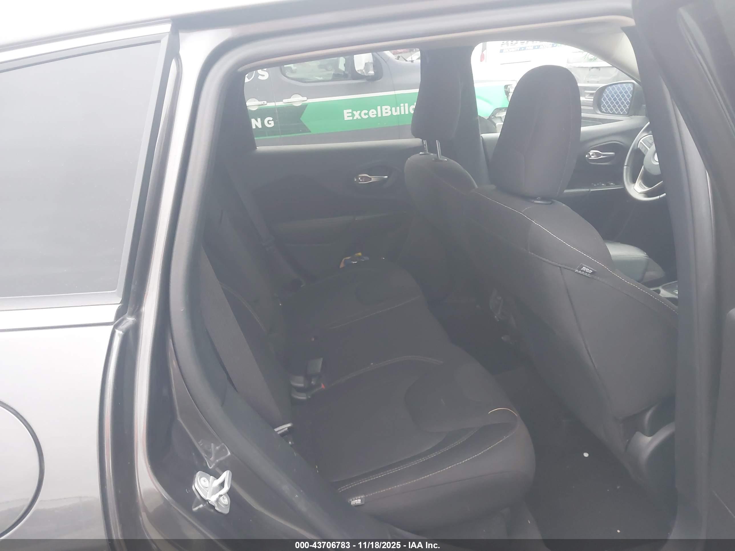 JEEP CHEROKEE image 8