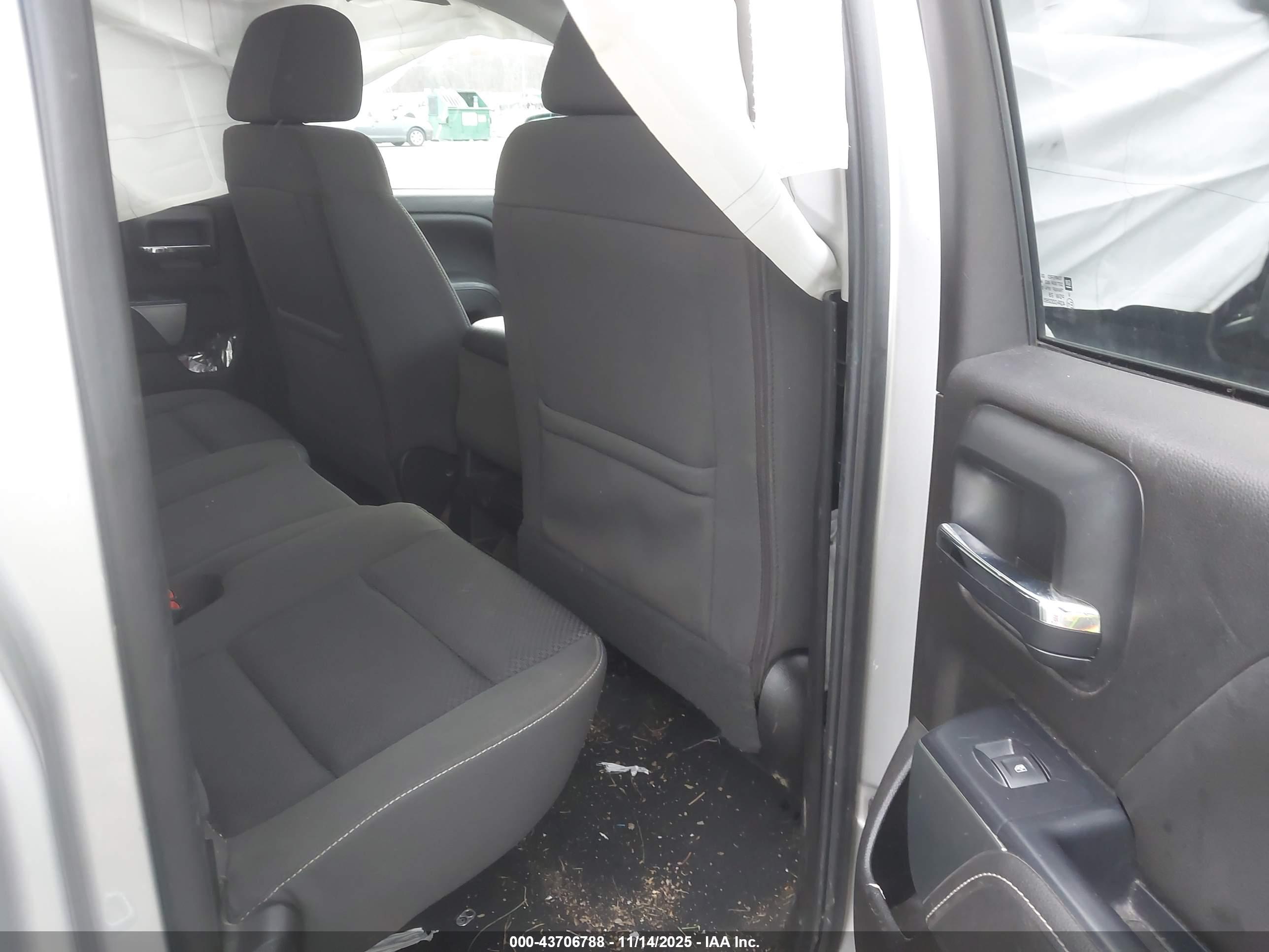 CHEVROLET SILVERADO image 8