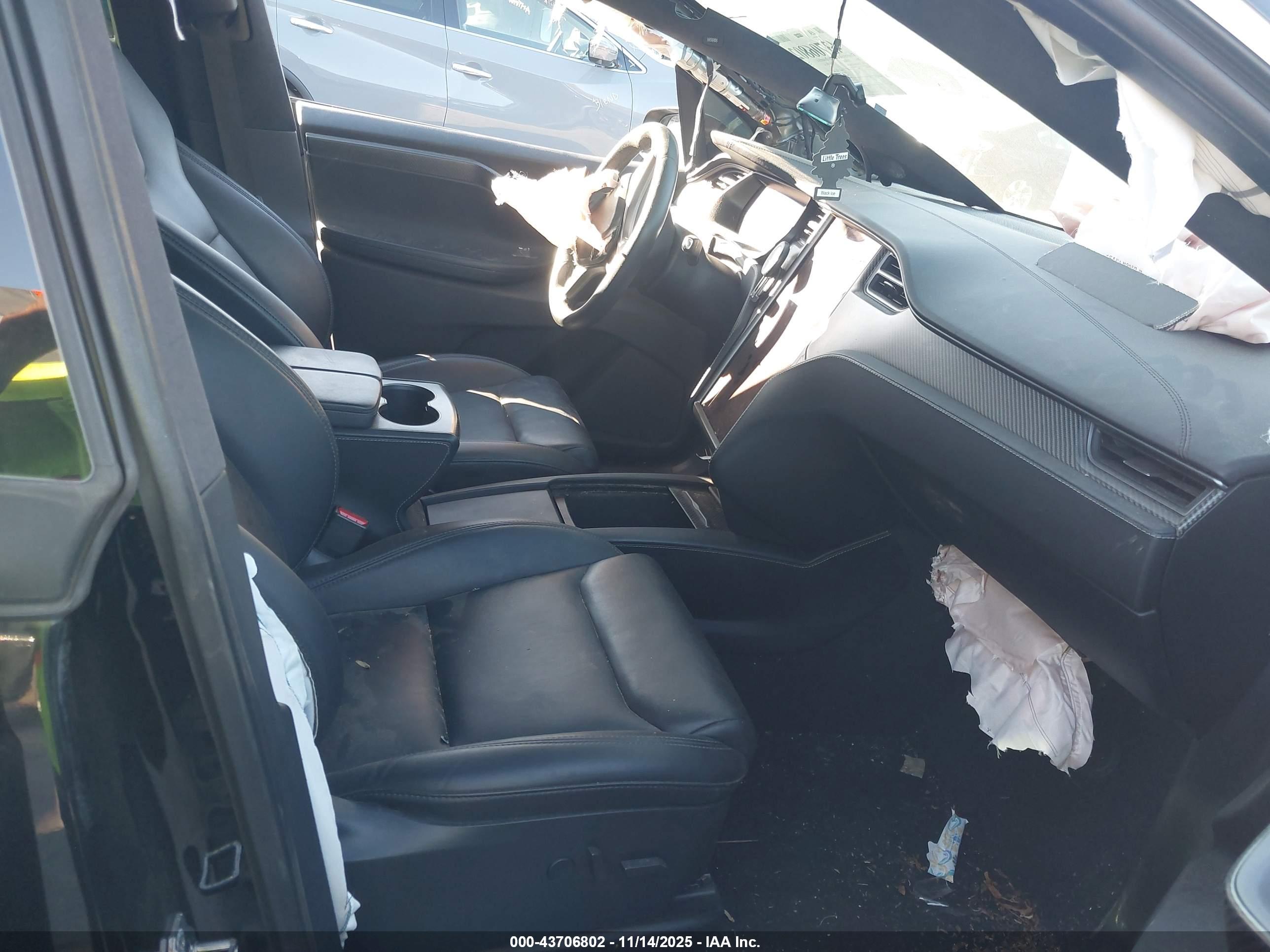TESLA MODEL image 5