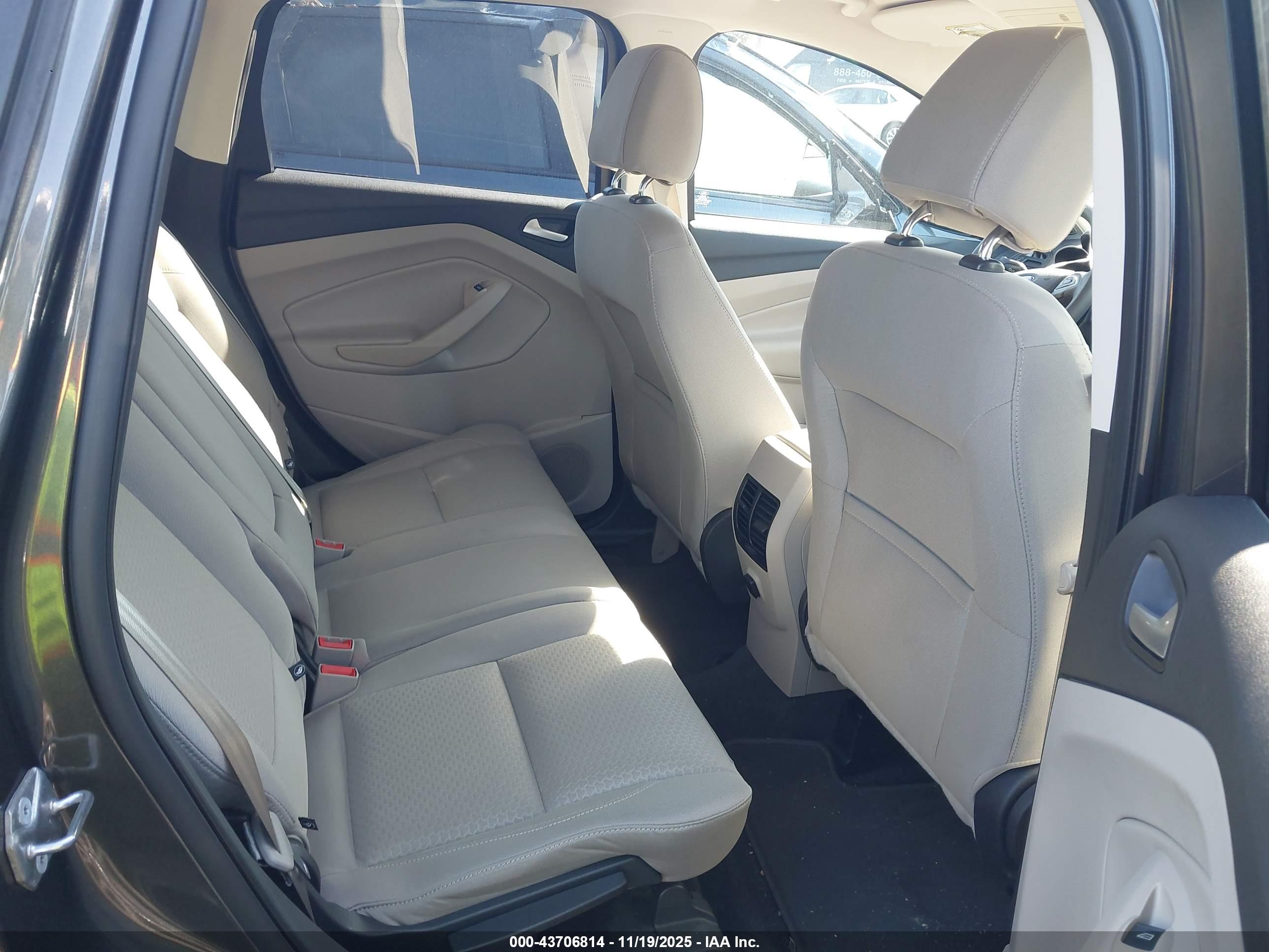 FORD ESCAPE image 8