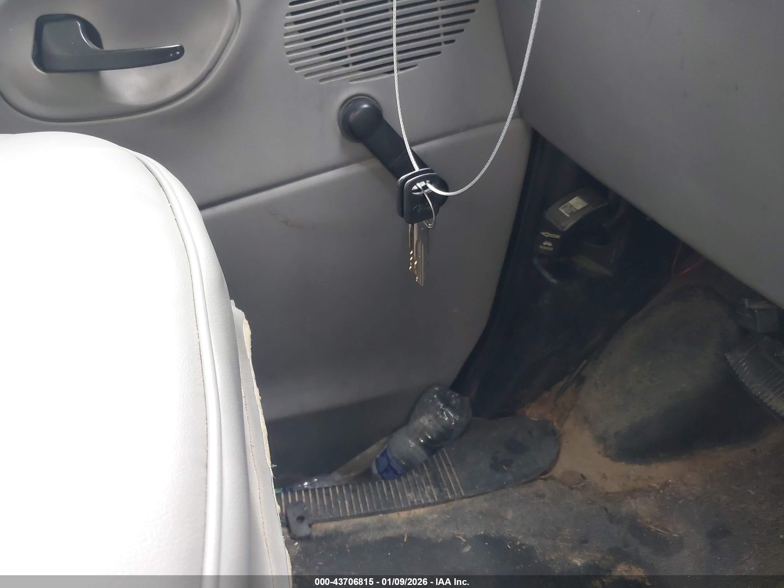 FORD E-150 image 11