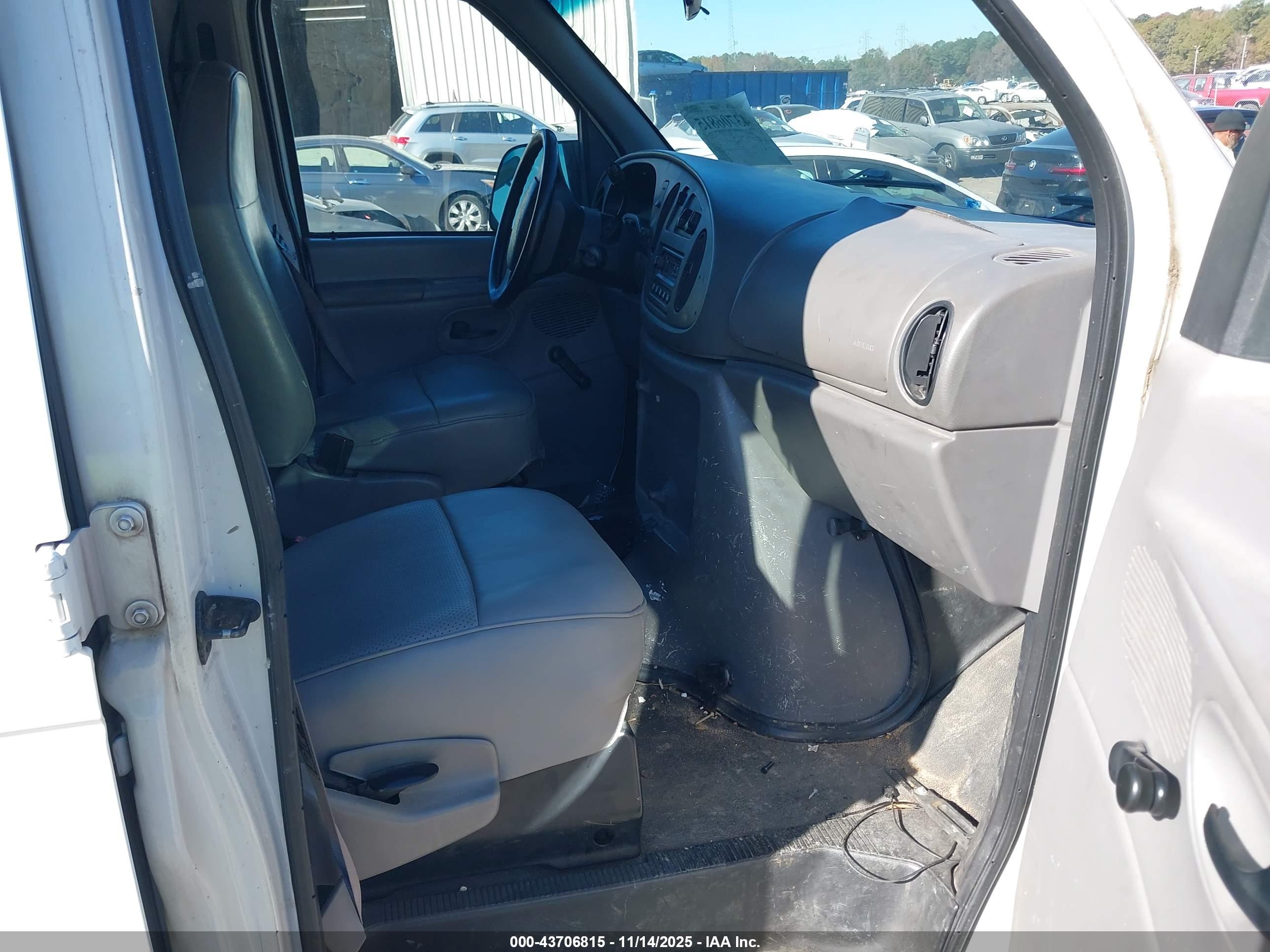 FORD E-150 image 5