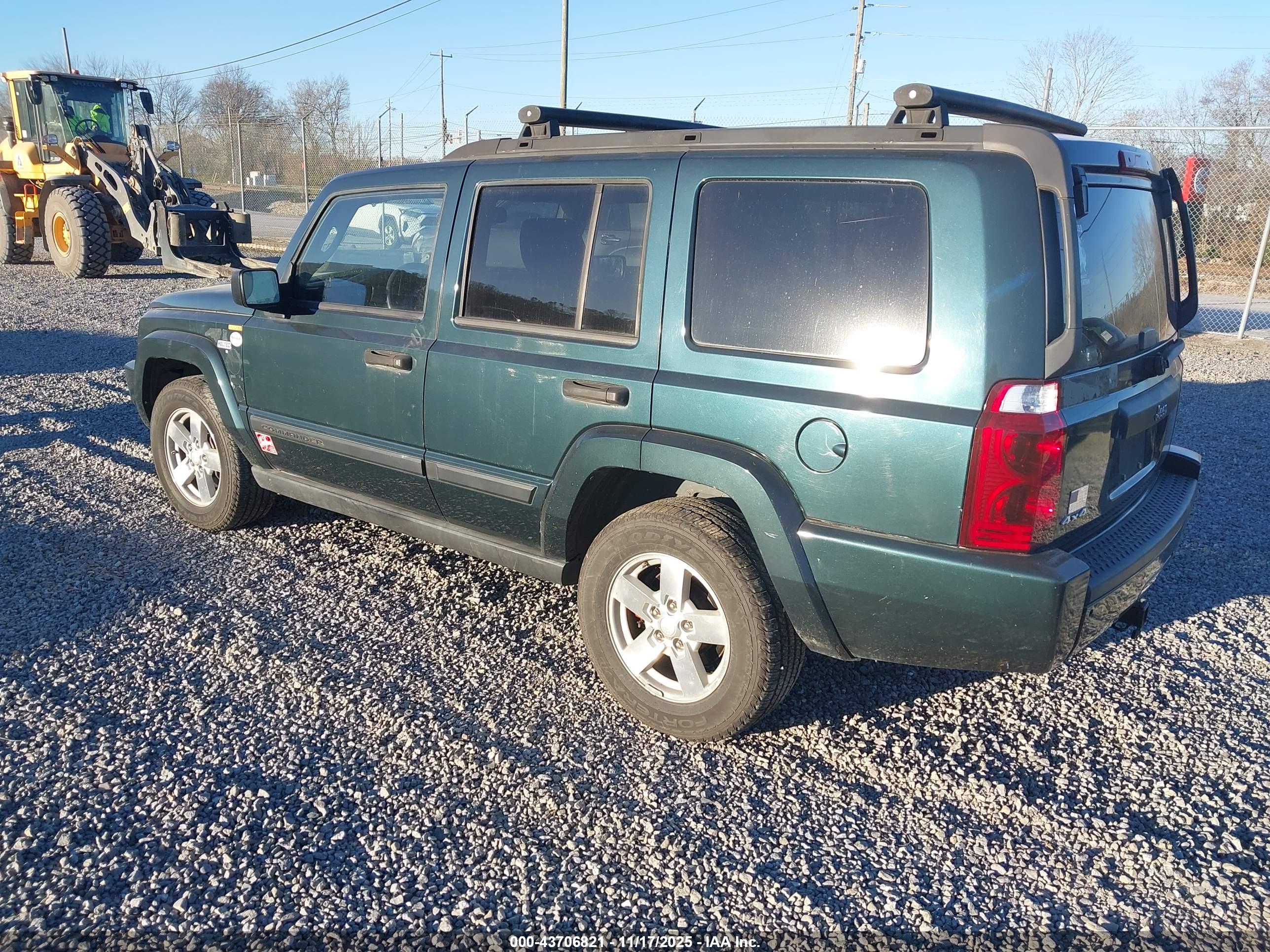 JEEP COMMANDER image 3