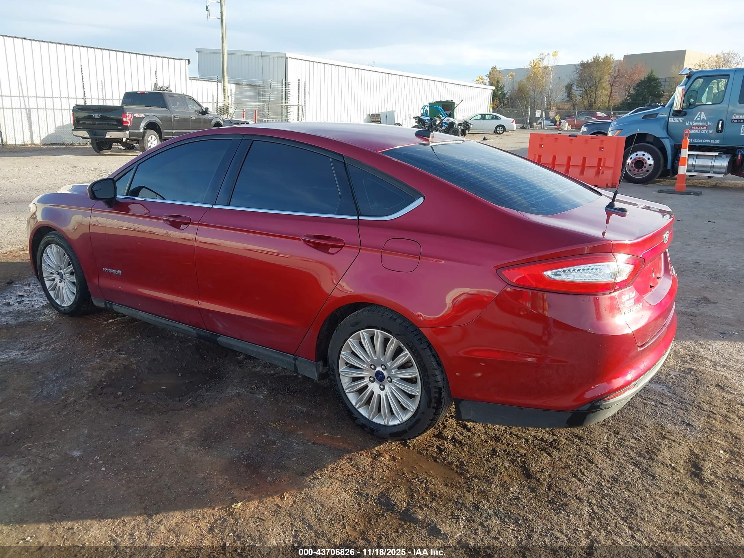 FORD FUSION image 3