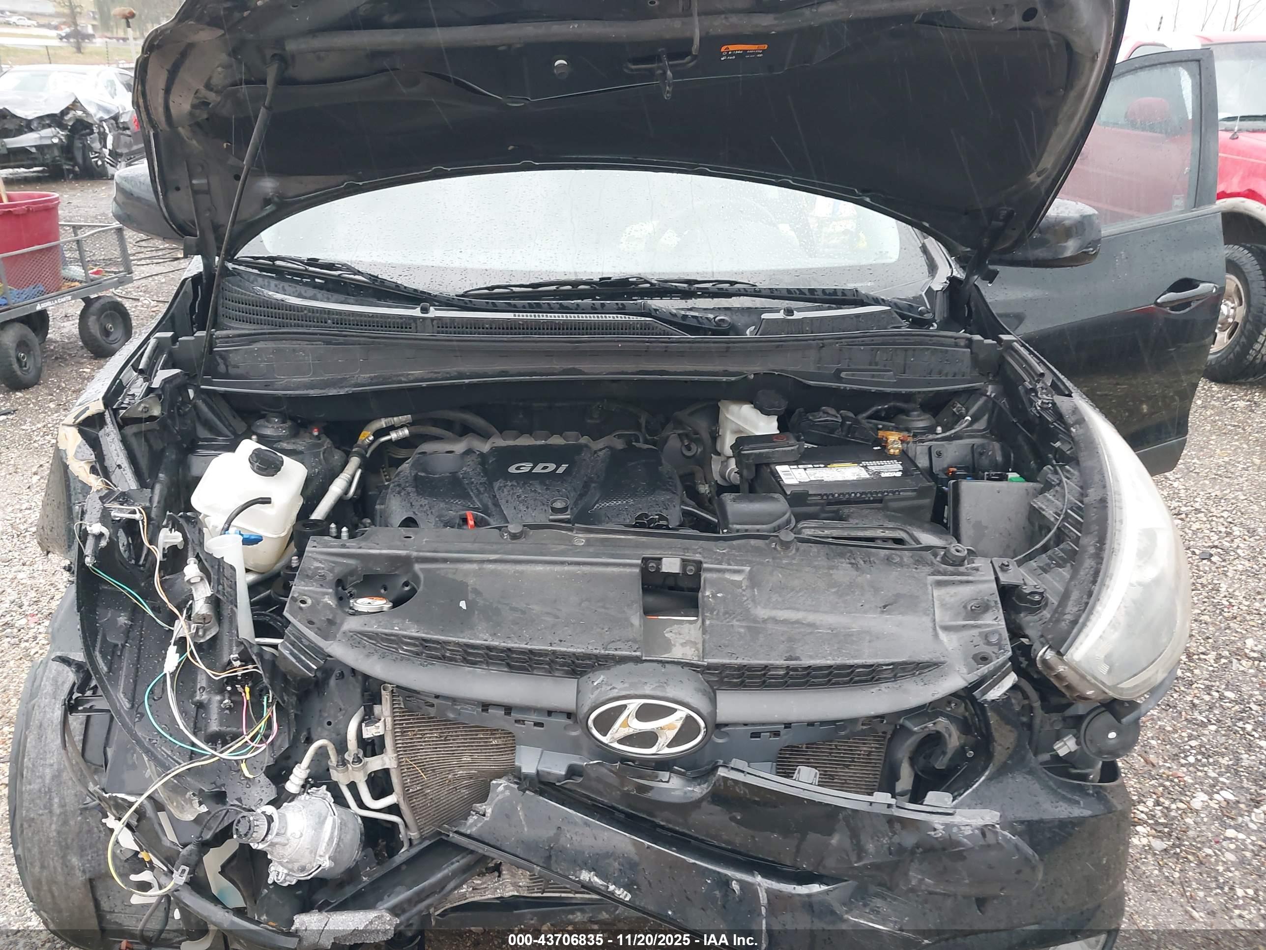 HYUNDAI TUCSON image 10