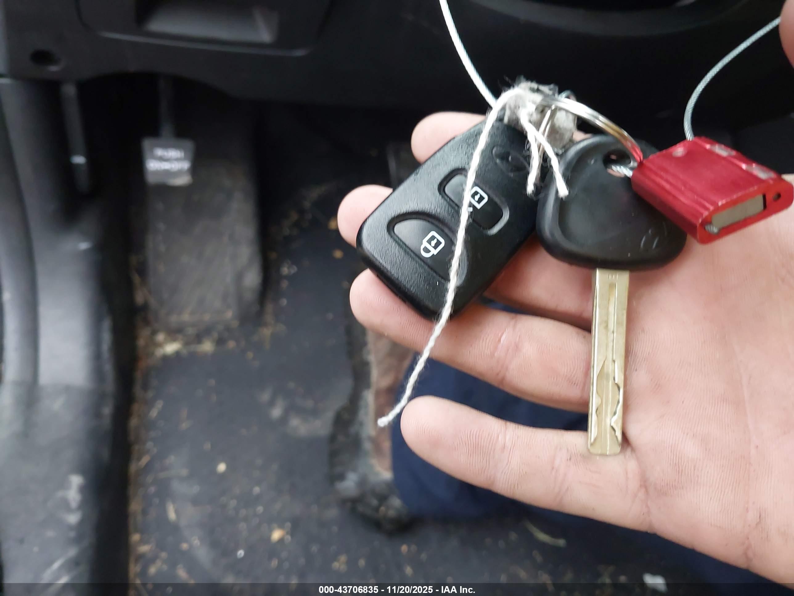 HYUNDAI TUCSON image 11