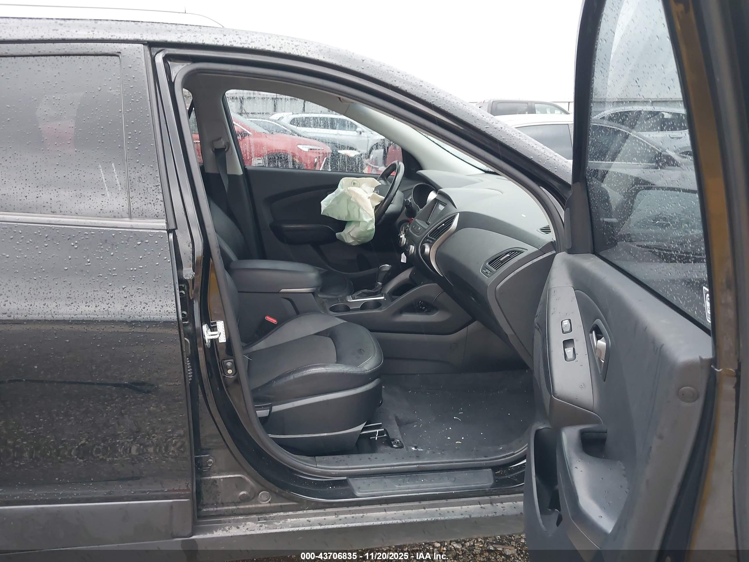 HYUNDAI TUCSON image 5