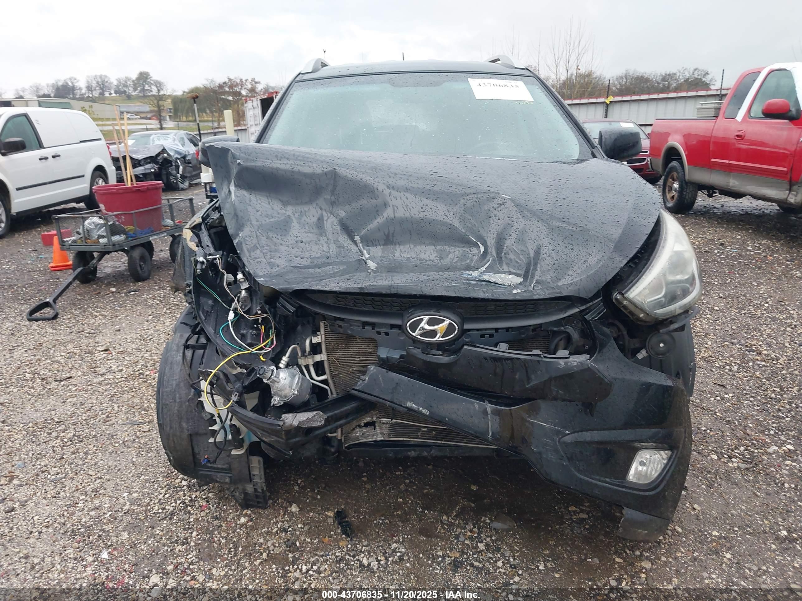 HYUNDAI TUCSON image 6