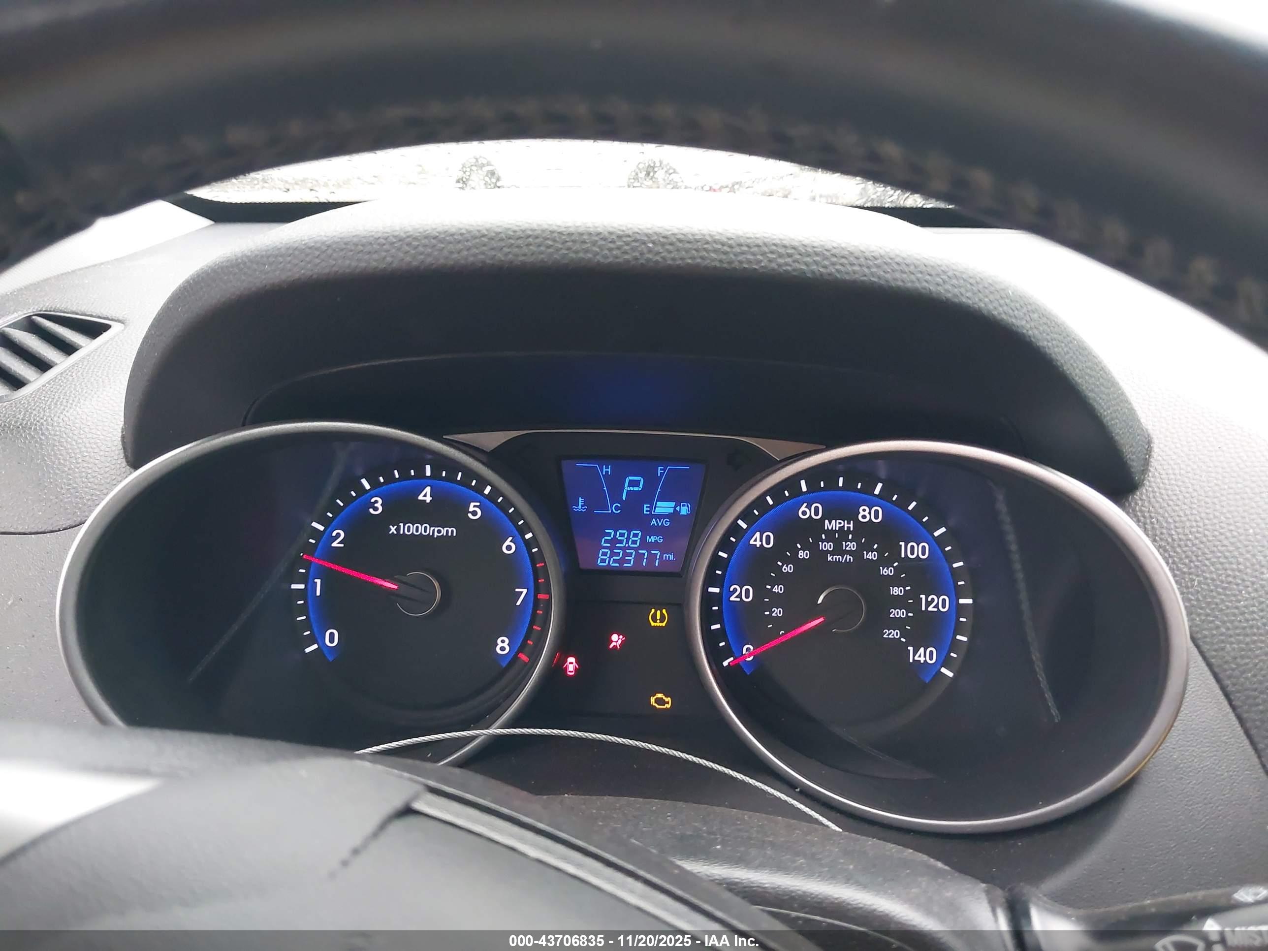 HYUNDAI TUCSON image 7