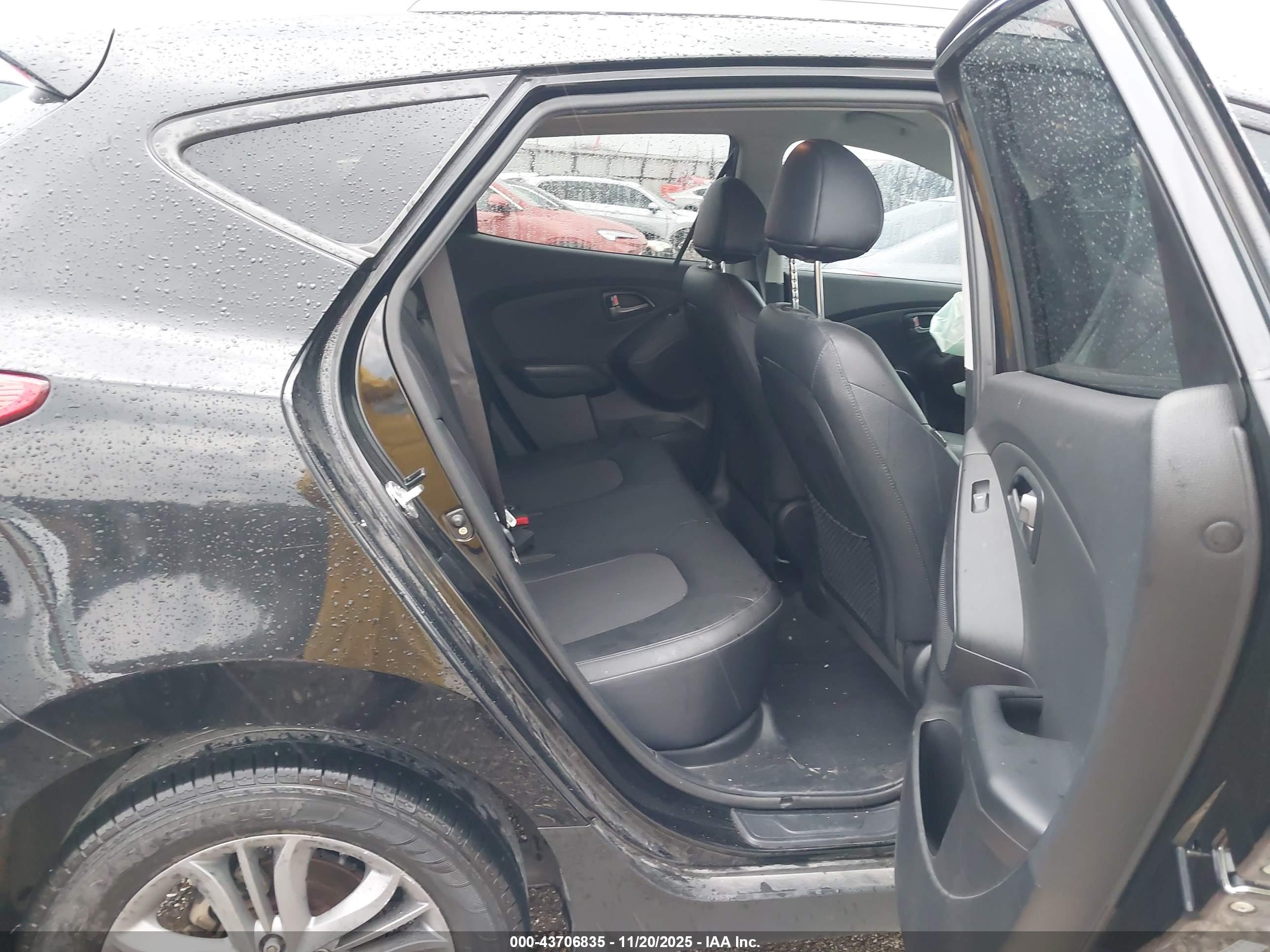 HYUNDAI TUCSON image 8