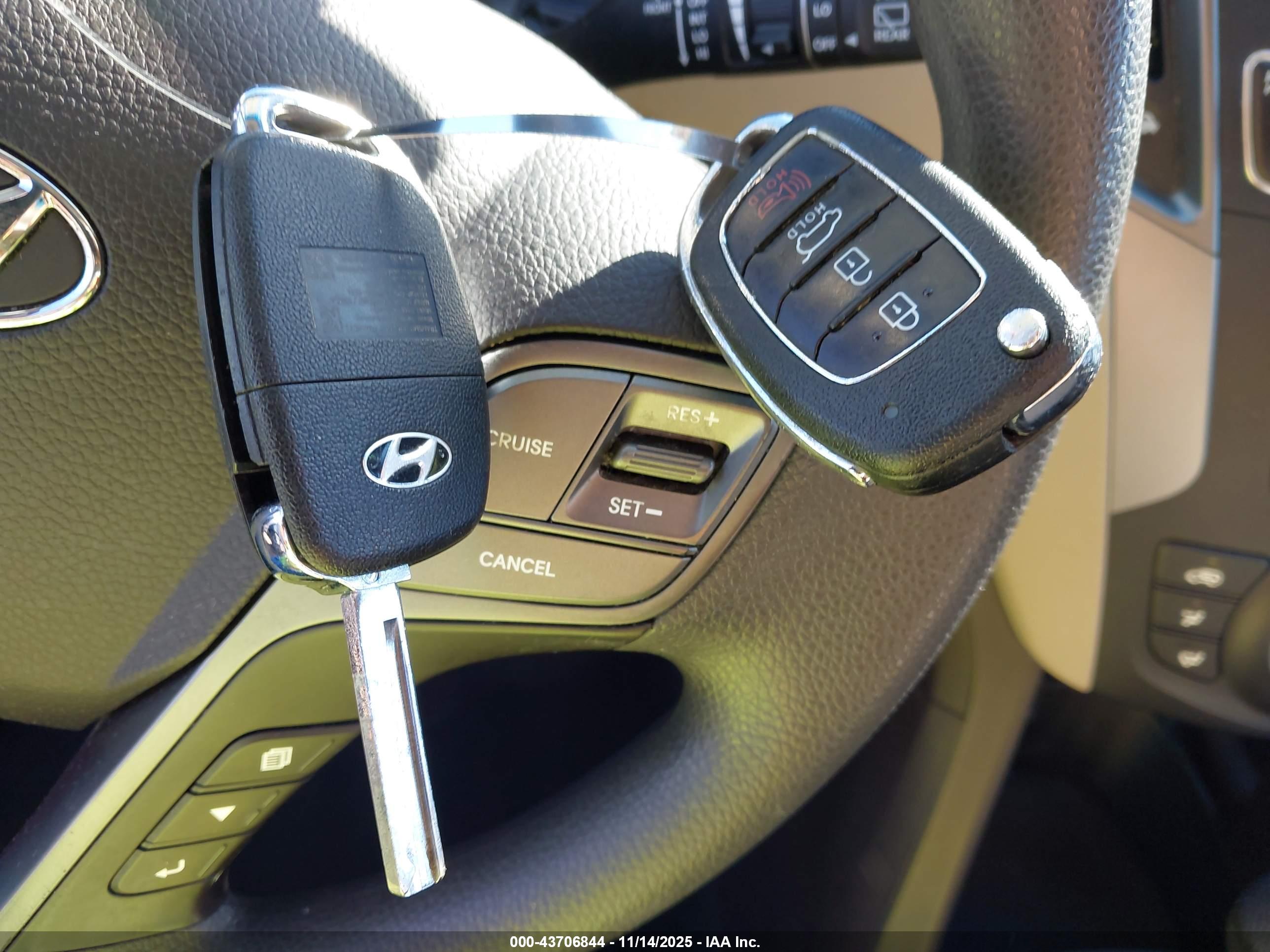 HYUNDAI SANTA image 11