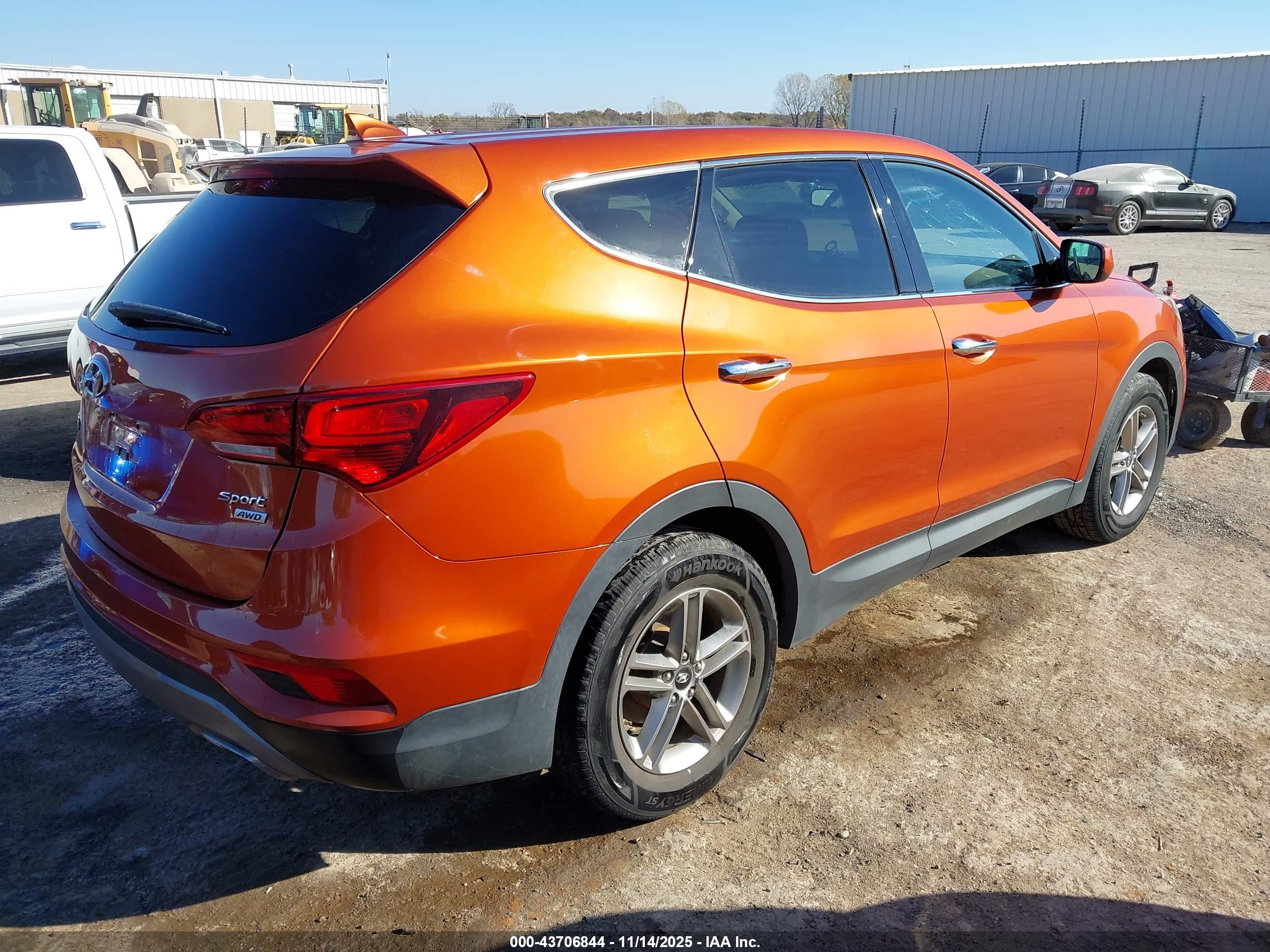 HYUNDAI SANTA image 4