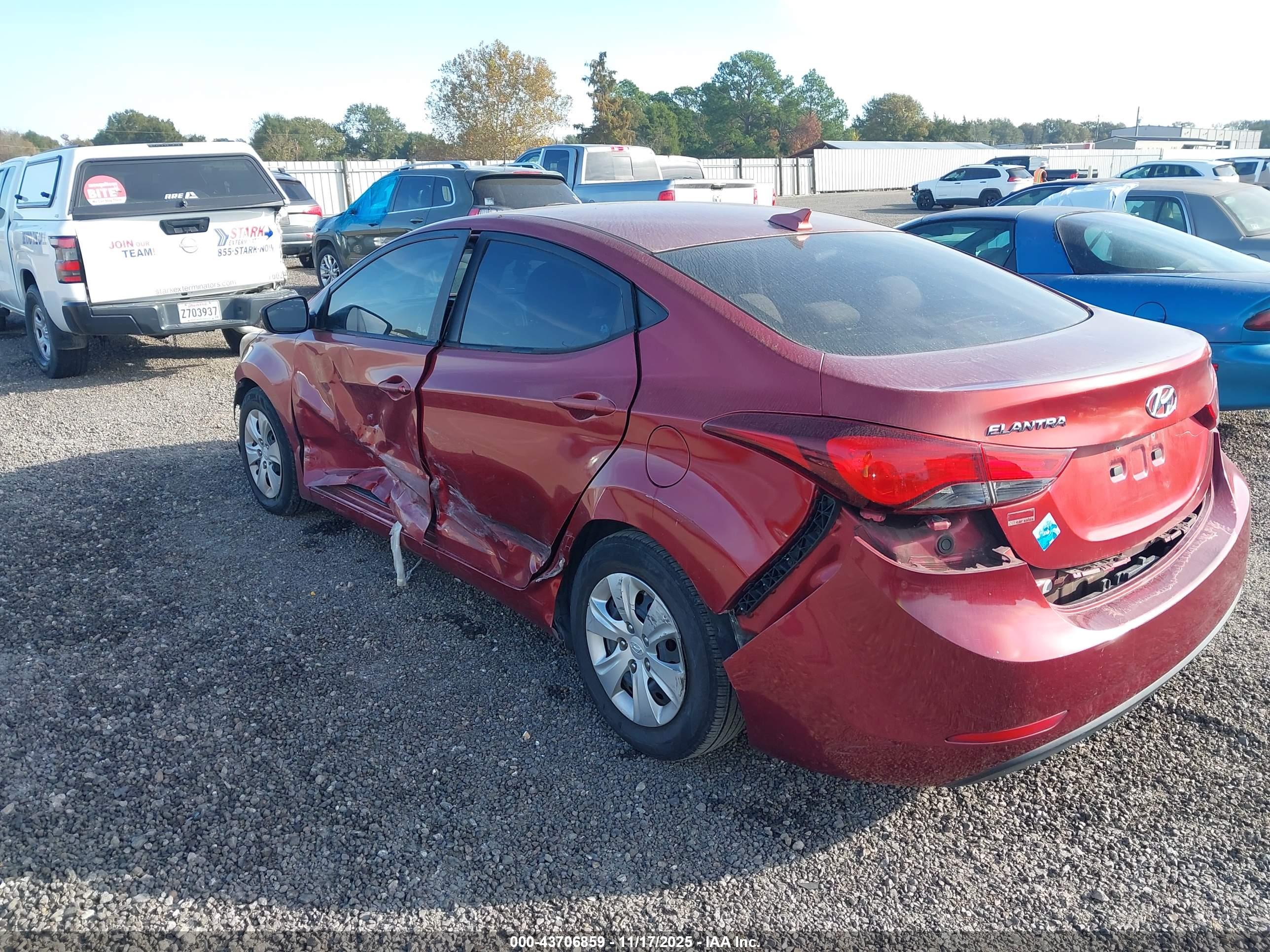 HYUNDAI ELANTRA image 3